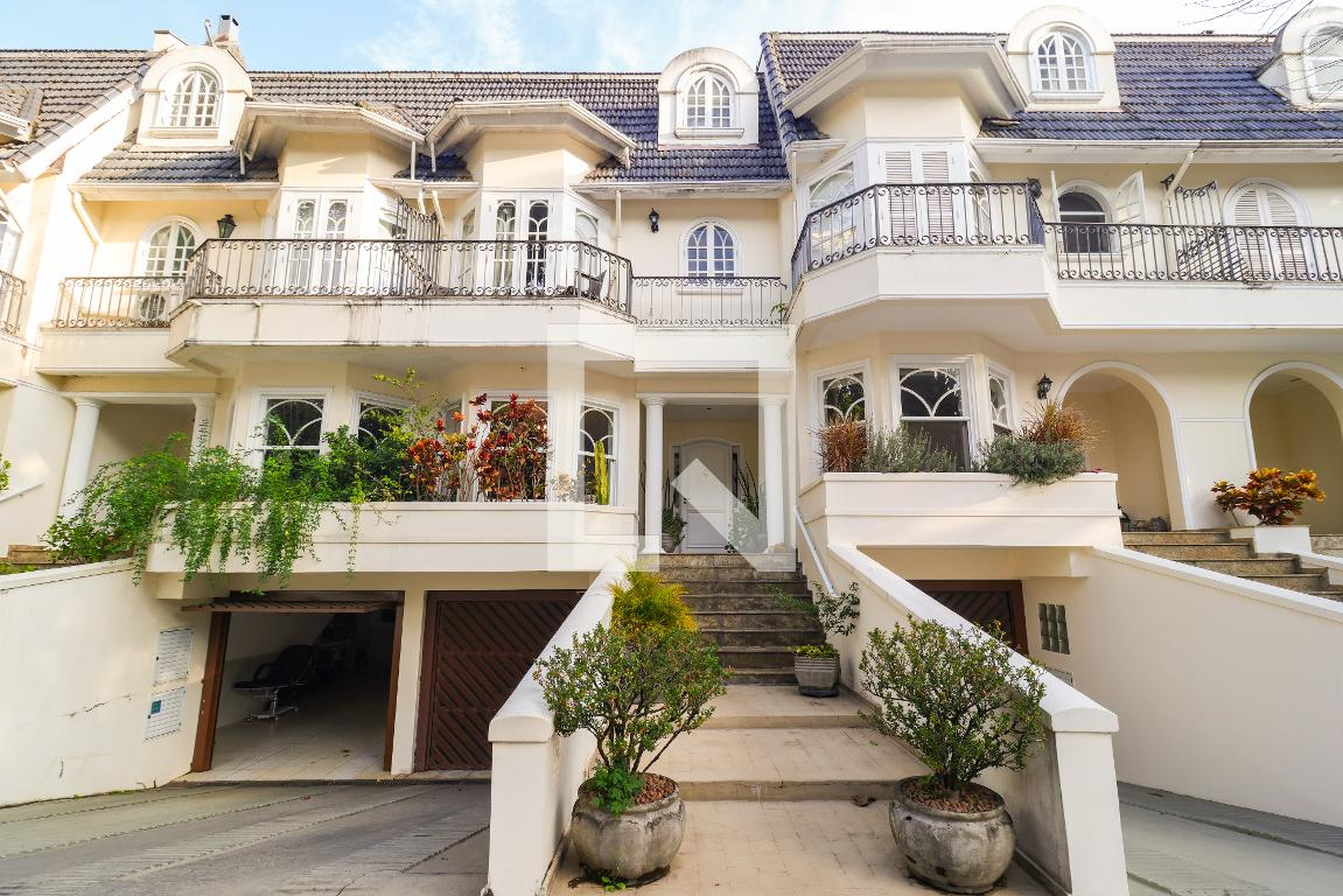 Fachada Condomínio Gold Village II