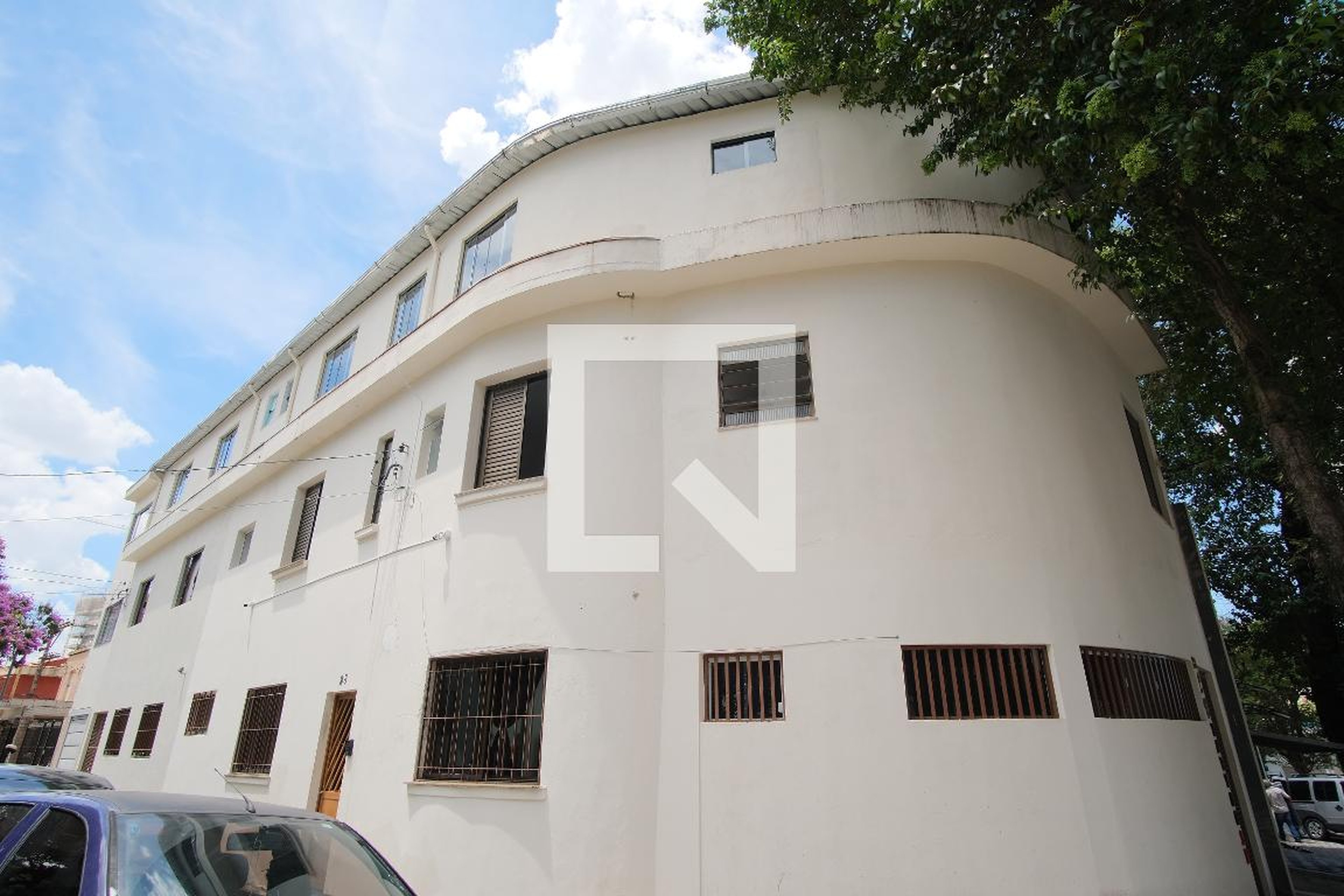 Fachada Condomínio em Rua Artur Mendonça, 28