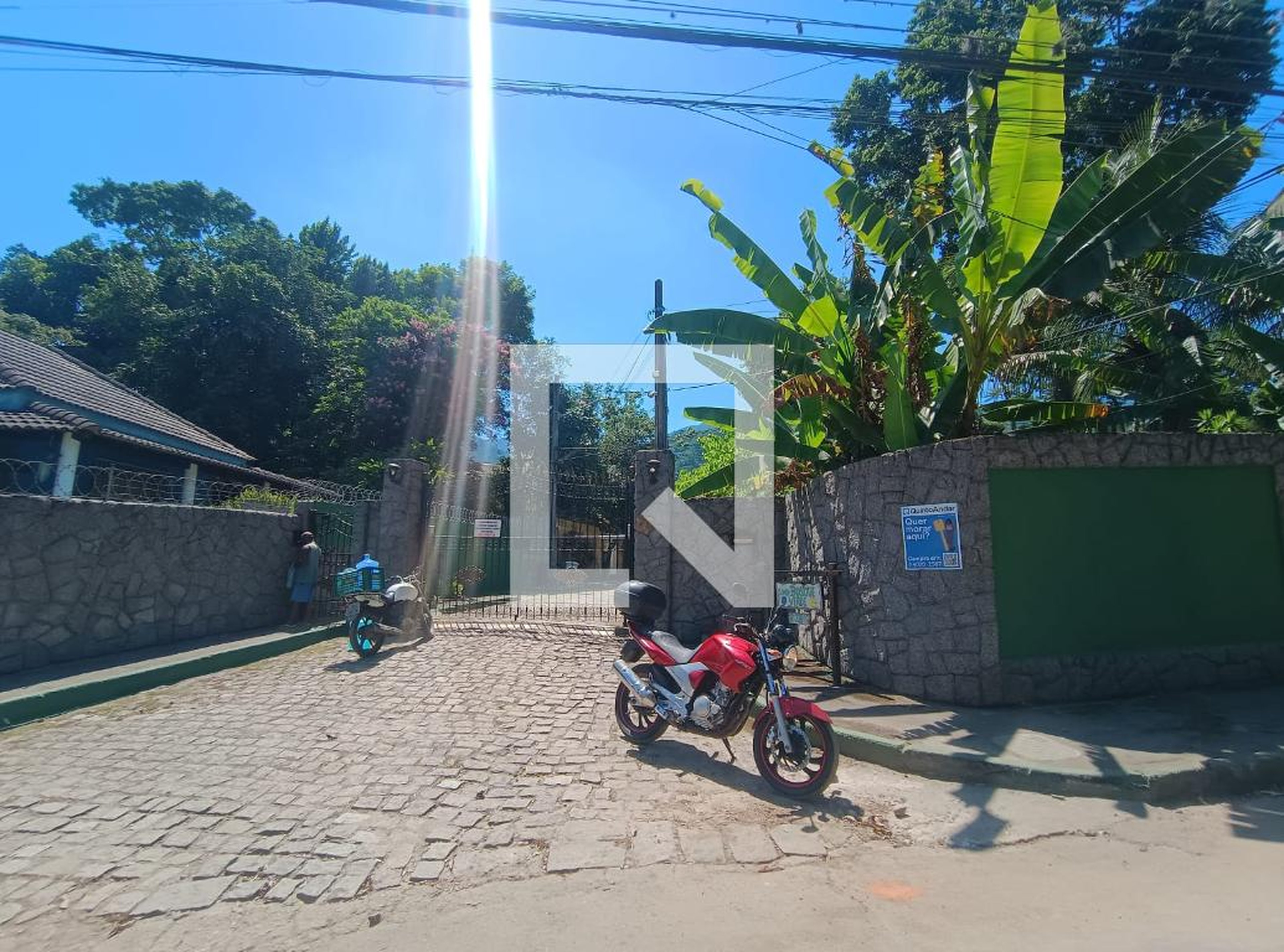 Fachada do Condomínio Condomínio em Estrada Mucuiba, 79