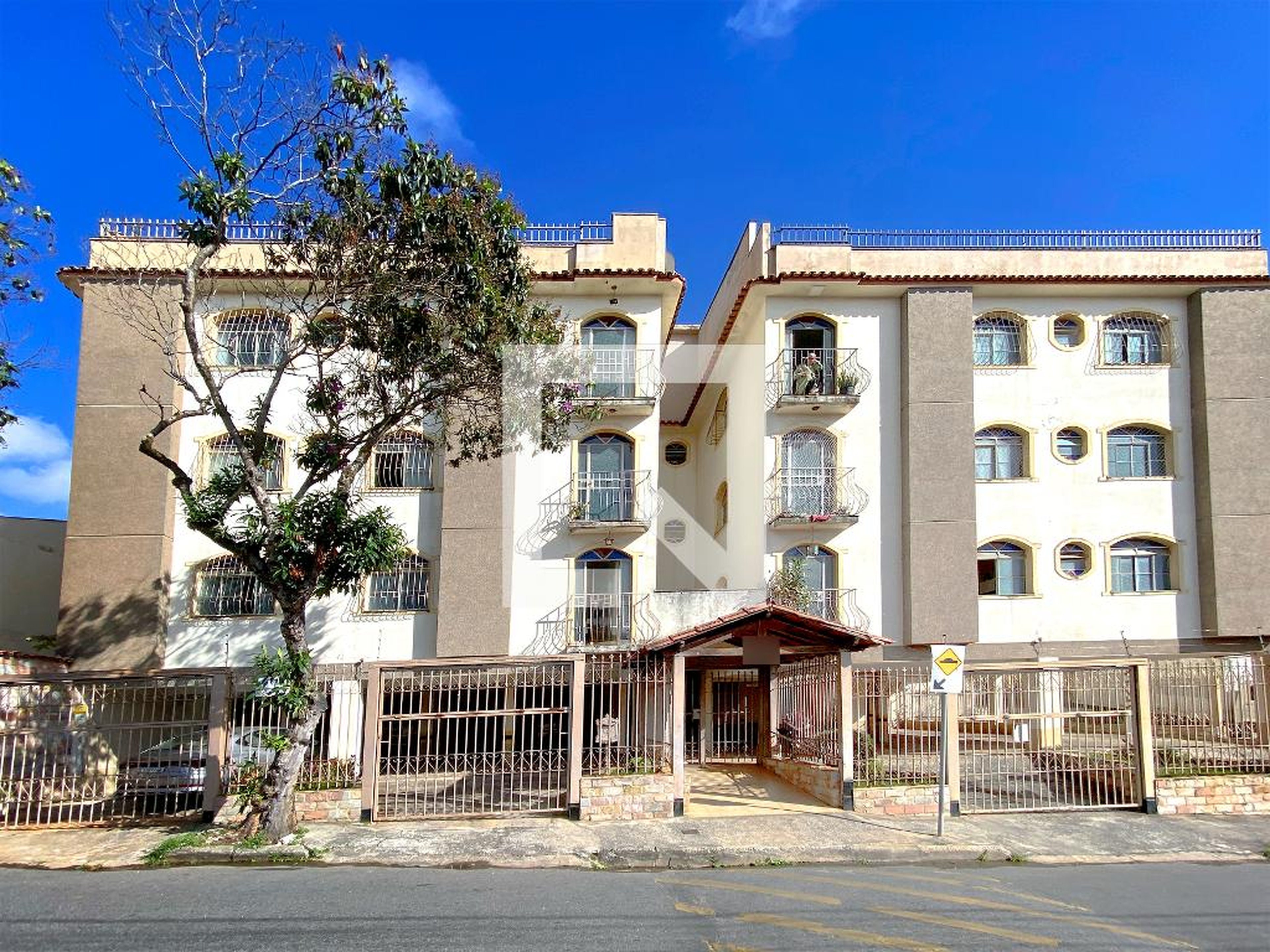 Fachada Condomínio em Rua Josias Casimiro, 445