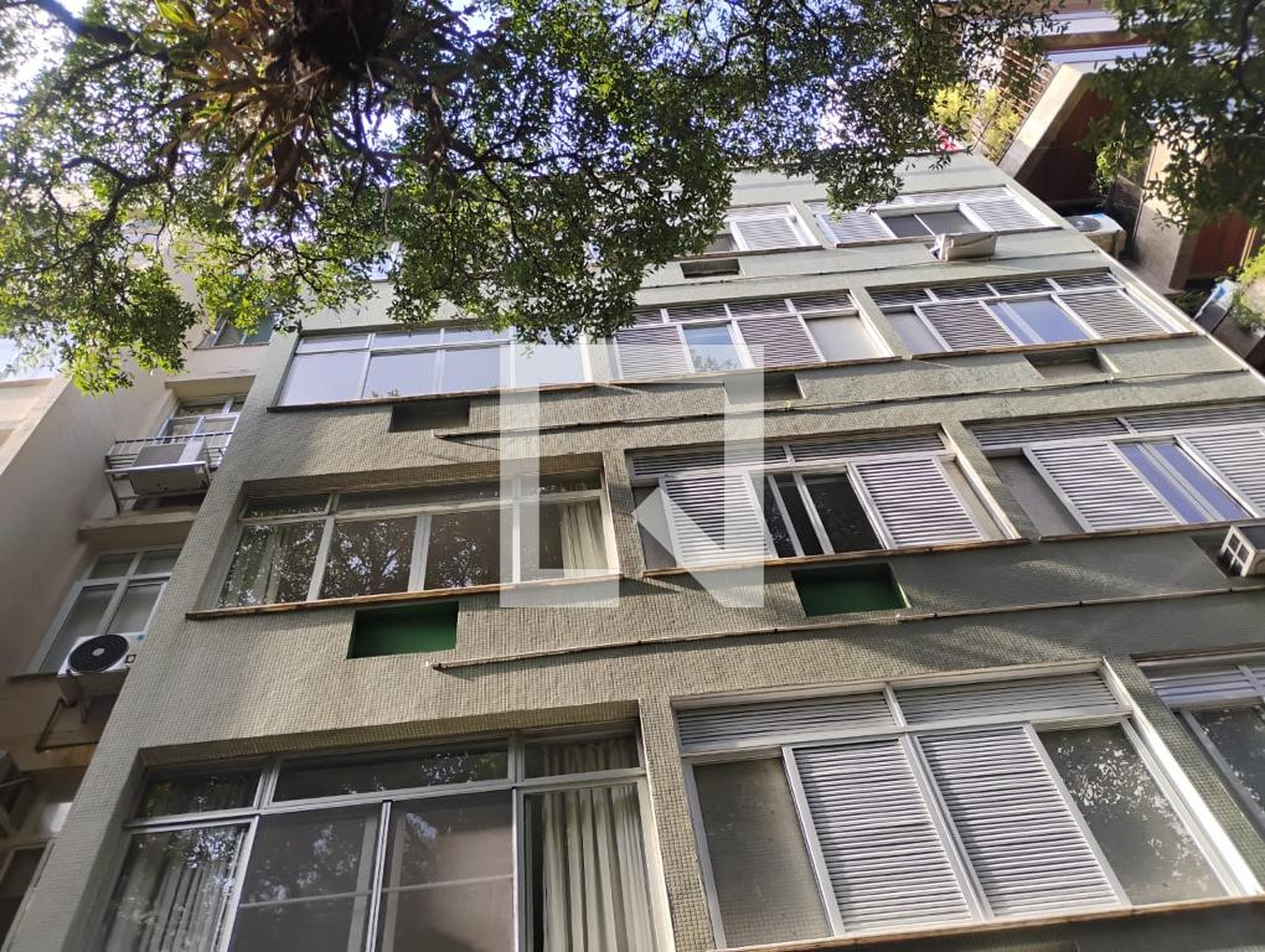 Fachada Condomínio em Rua Nascimento Silva, 104