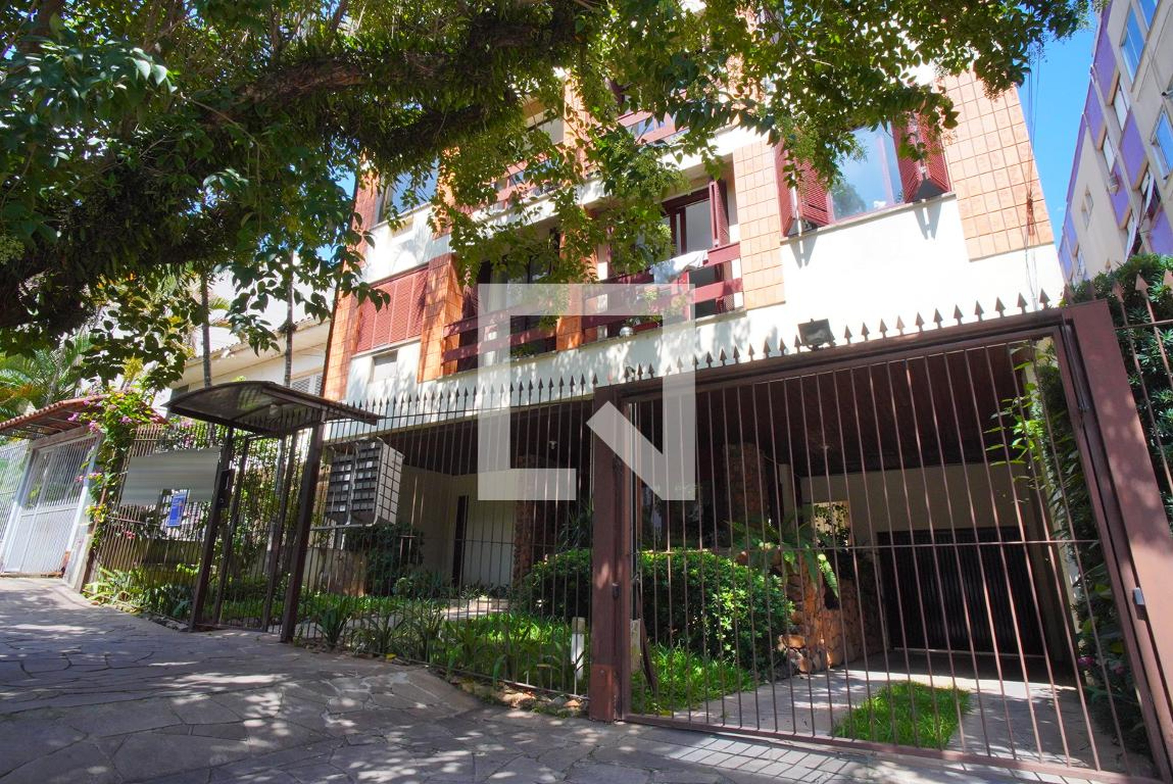 Fachada Condomínio em Rua Carlos Von Koseritz, 421