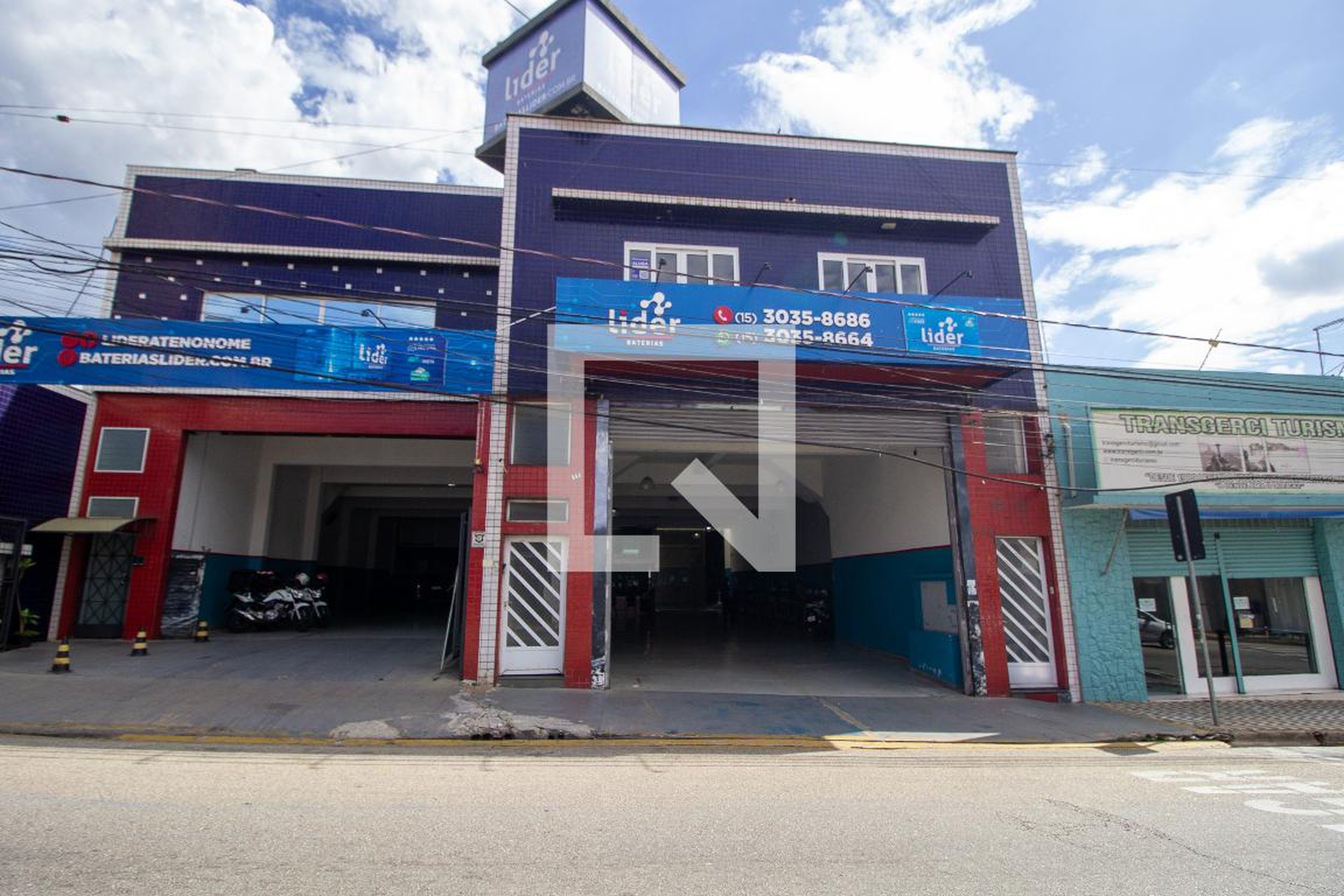 Fachada Condomínio em Rua Coronel Nogueira Padilha, 544