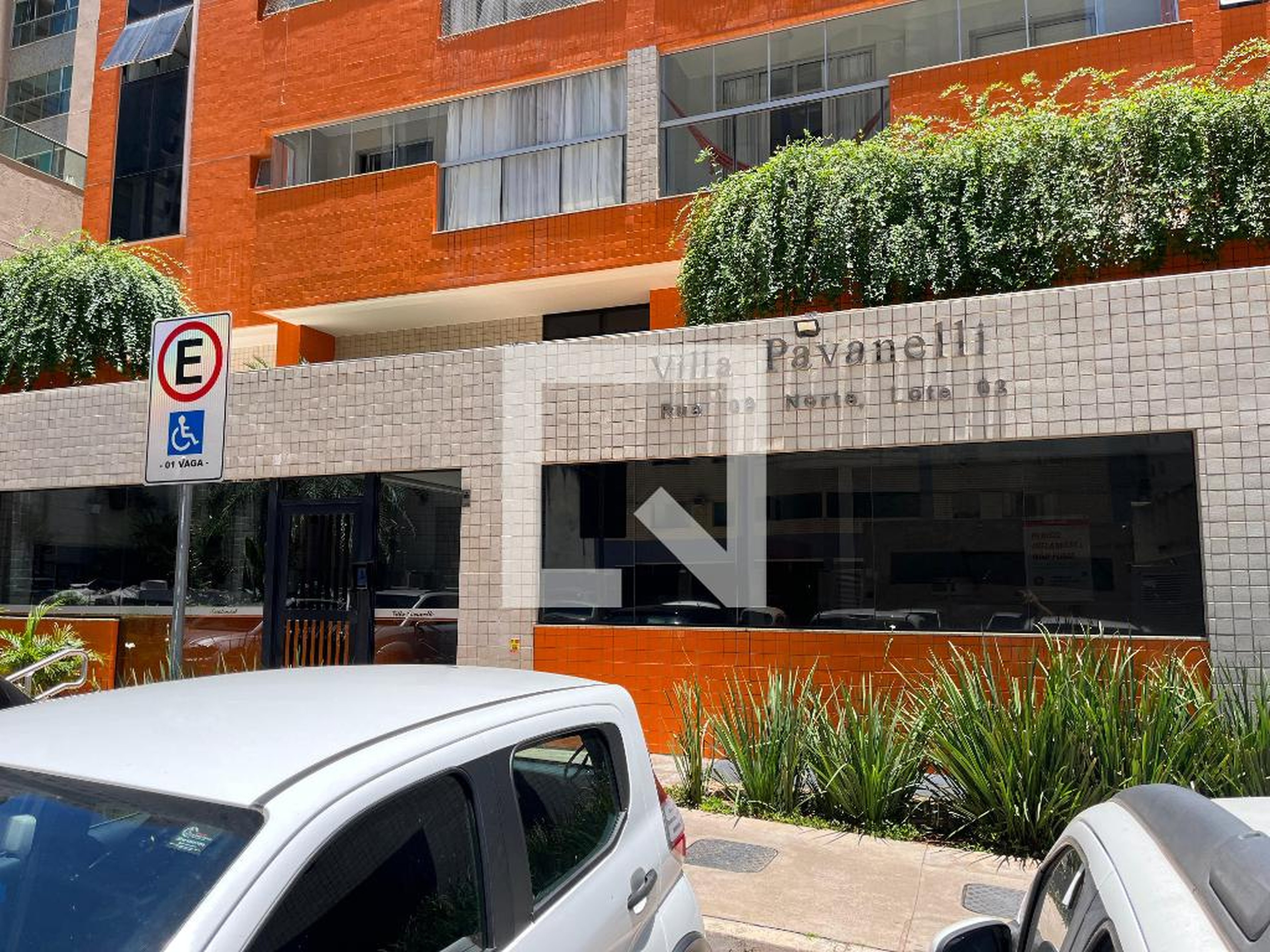 Fachada Condomínio em Rua 9, 3