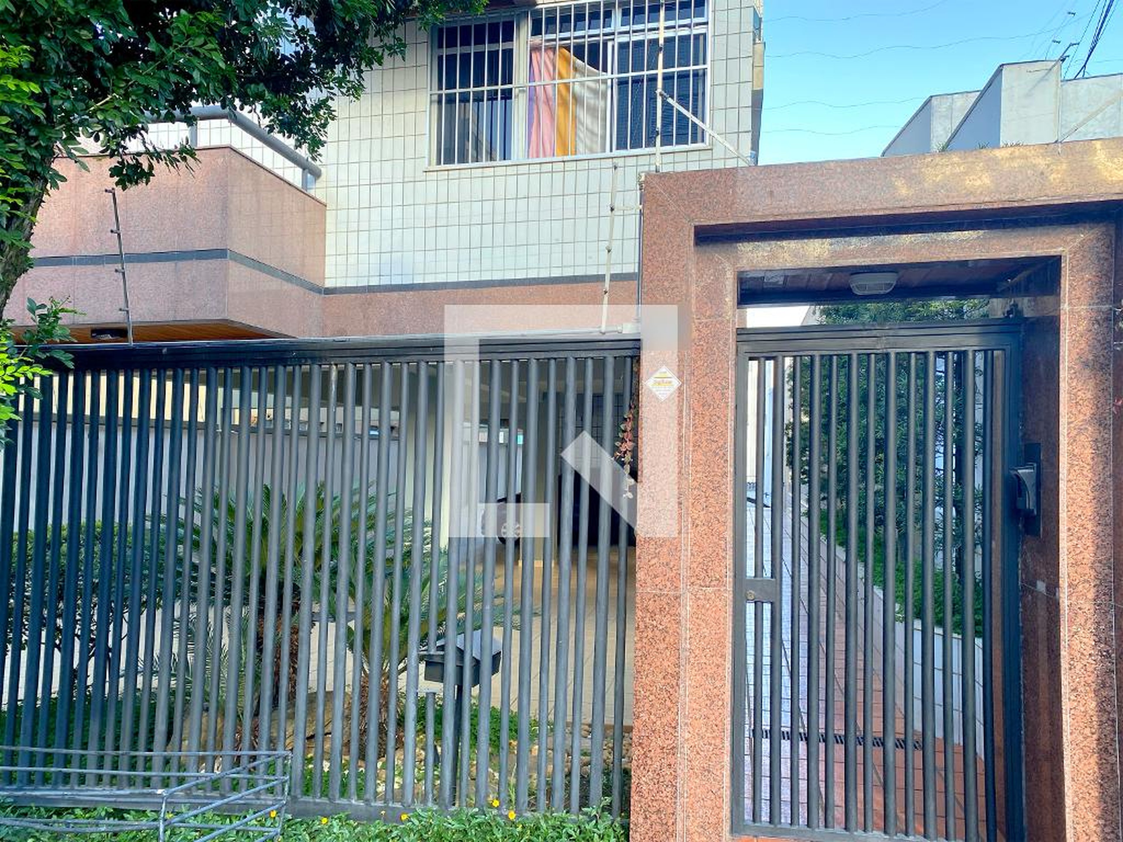 Fachada Condomínio em Rua Rubi, 433