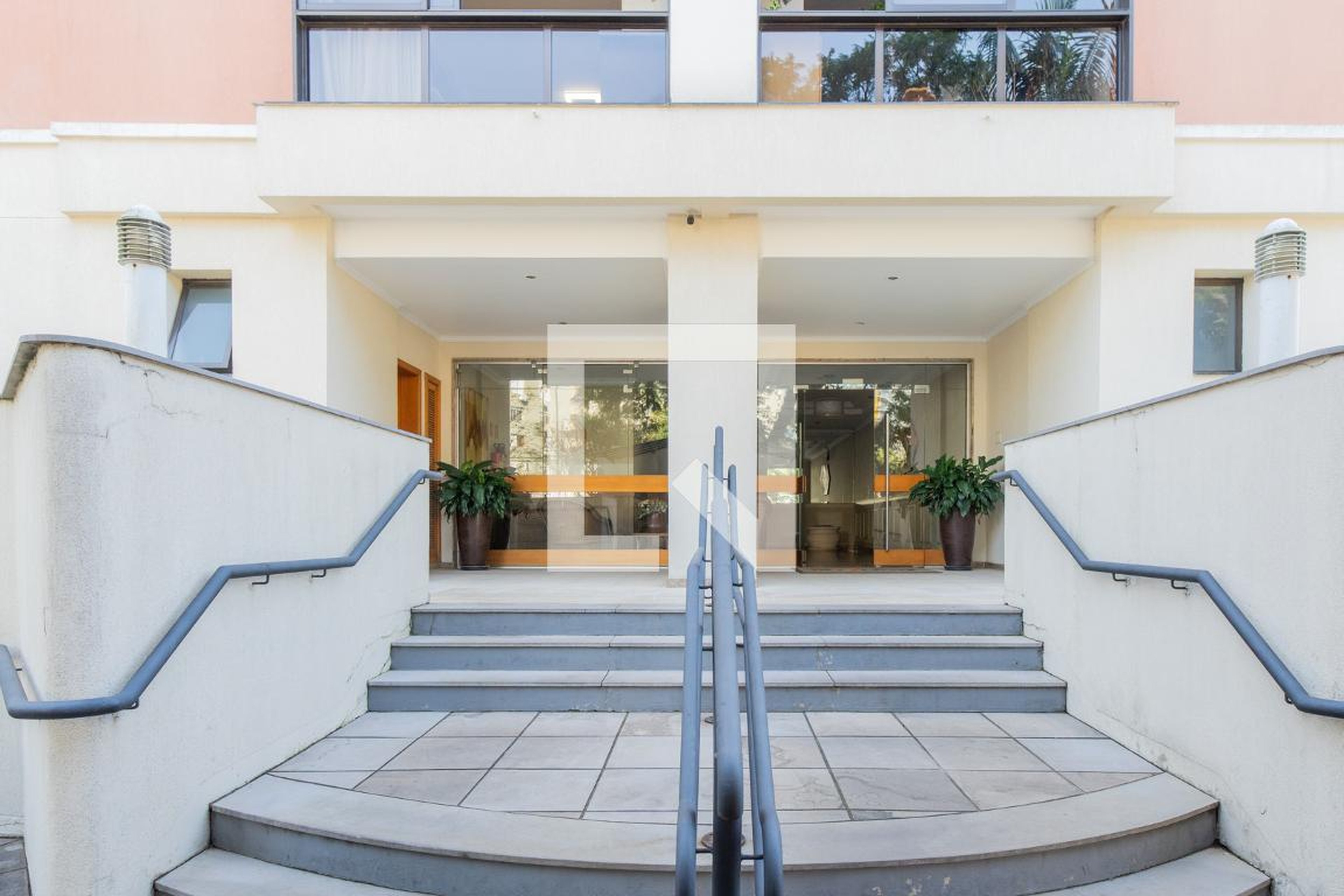 Entrada - Edifício La Tour