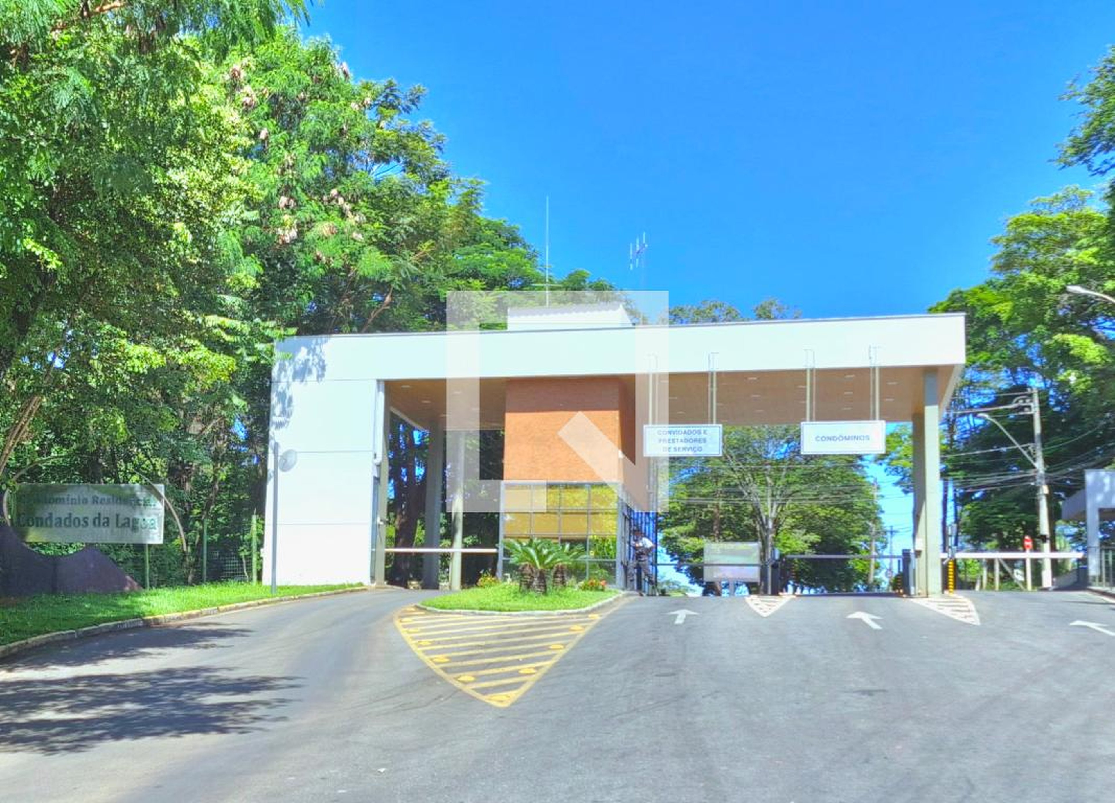 Fachada do condomínio Condomínio em Rua Condé Barcelos, 99