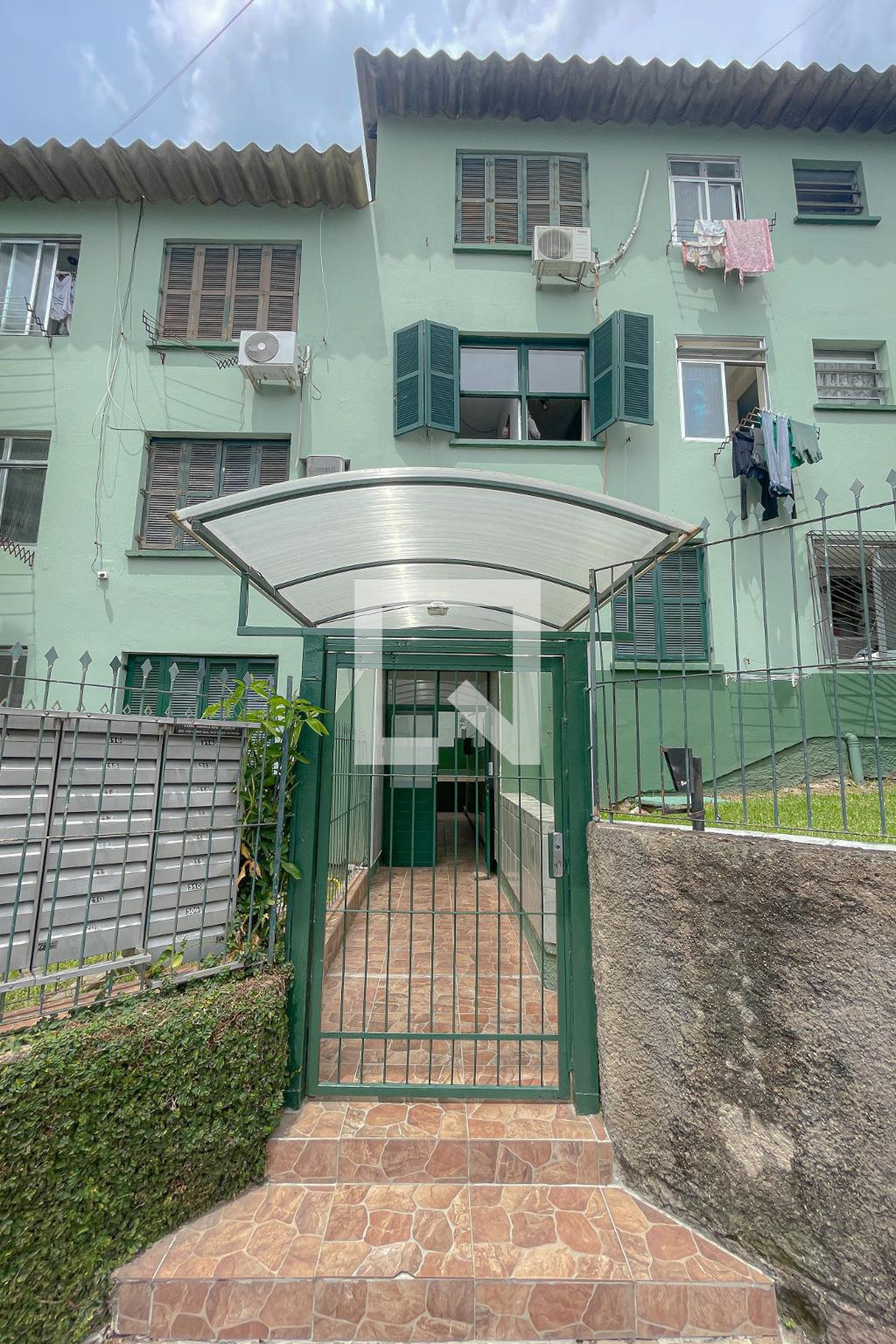 Fachada Condomínio em Rua Luís César Leal, 55