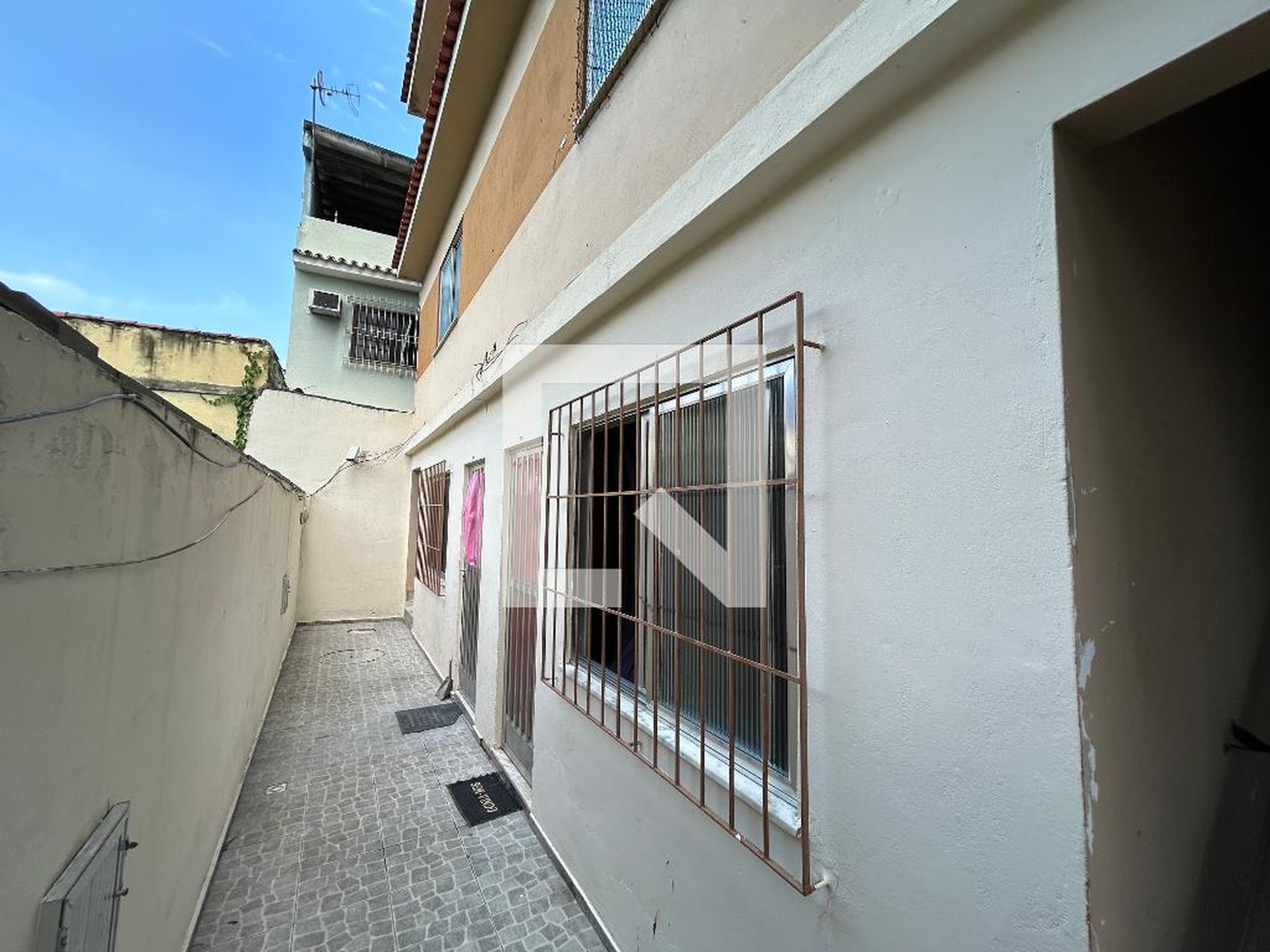 Fachada Condomínio em Rua Lucinda Barbosa, 77