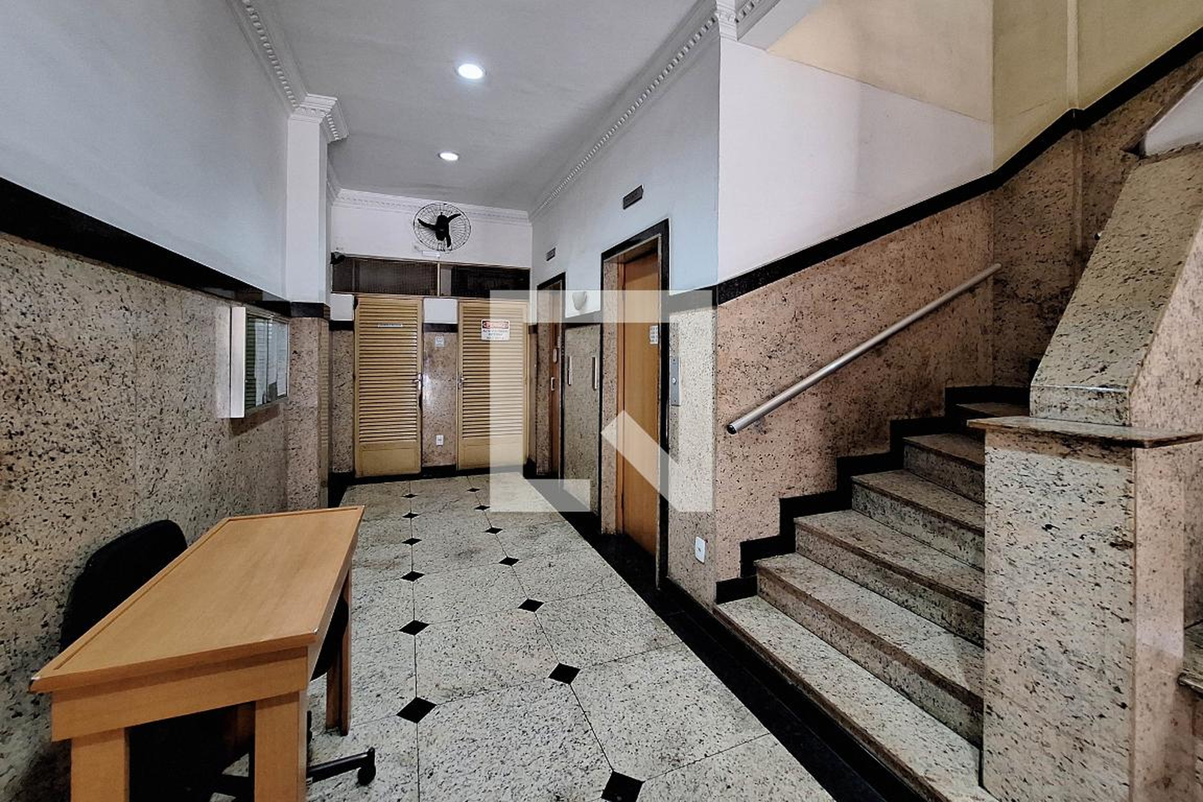 Fachada Condomínio em Avenida Ernani do Amaral Peixoto, 200