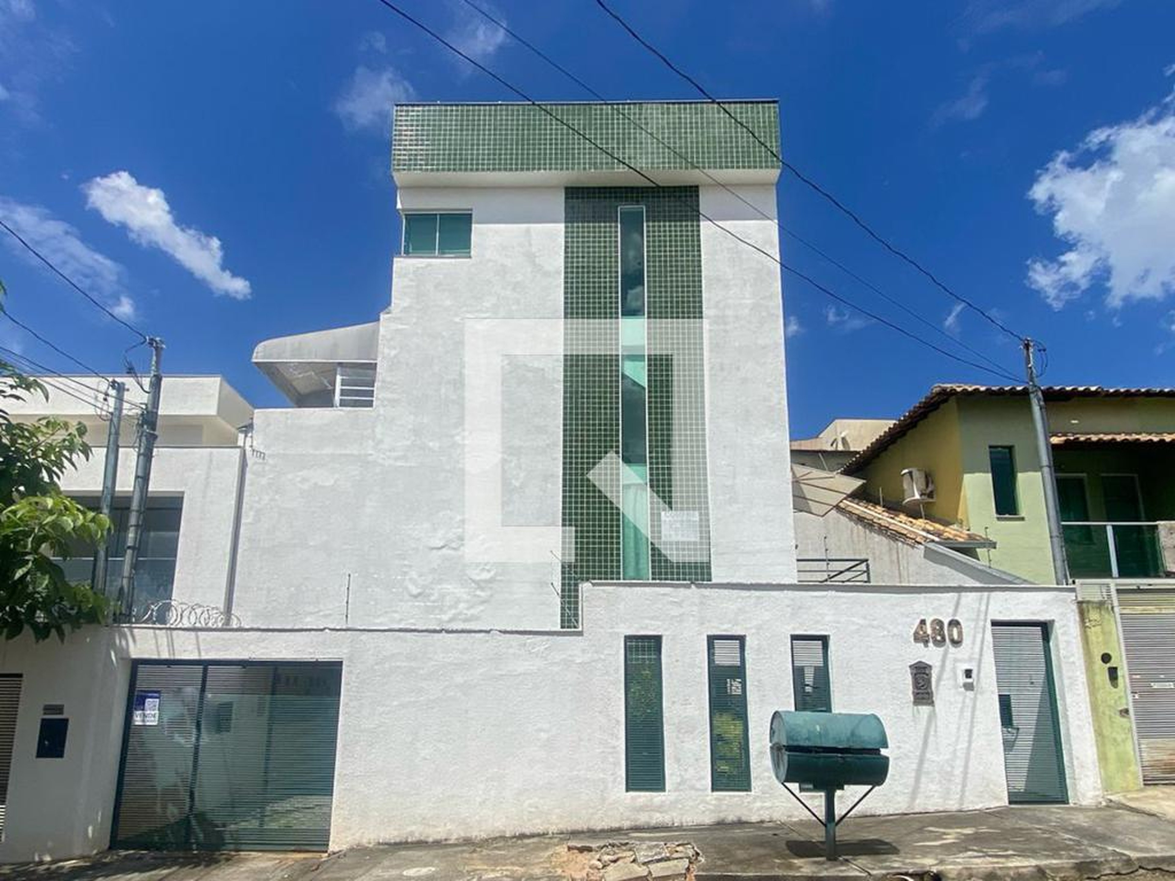 Fachada Condomínio em Rua dos Uaicás, 480