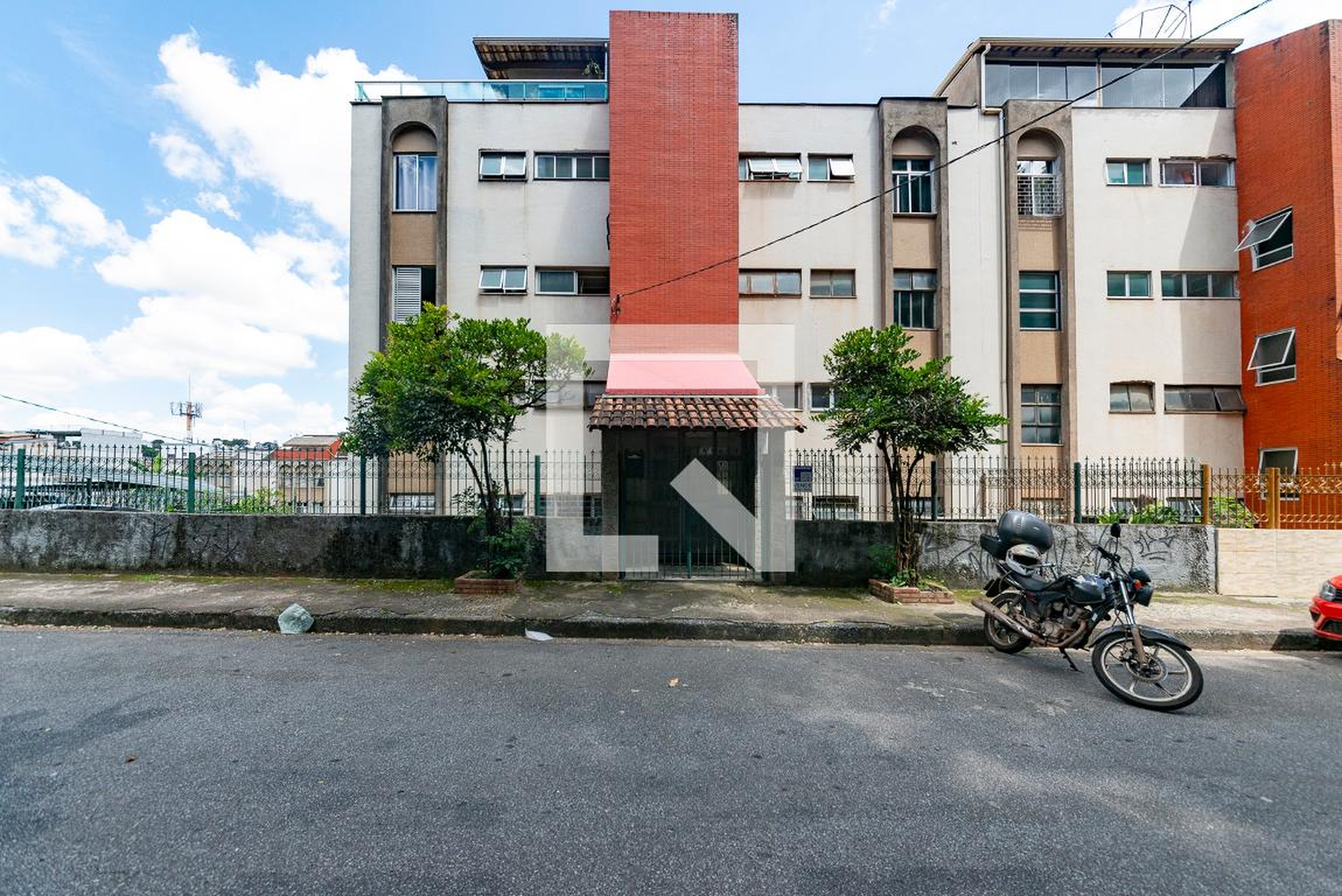 Fachada Condomínio em Rua dos Cornetins, 85