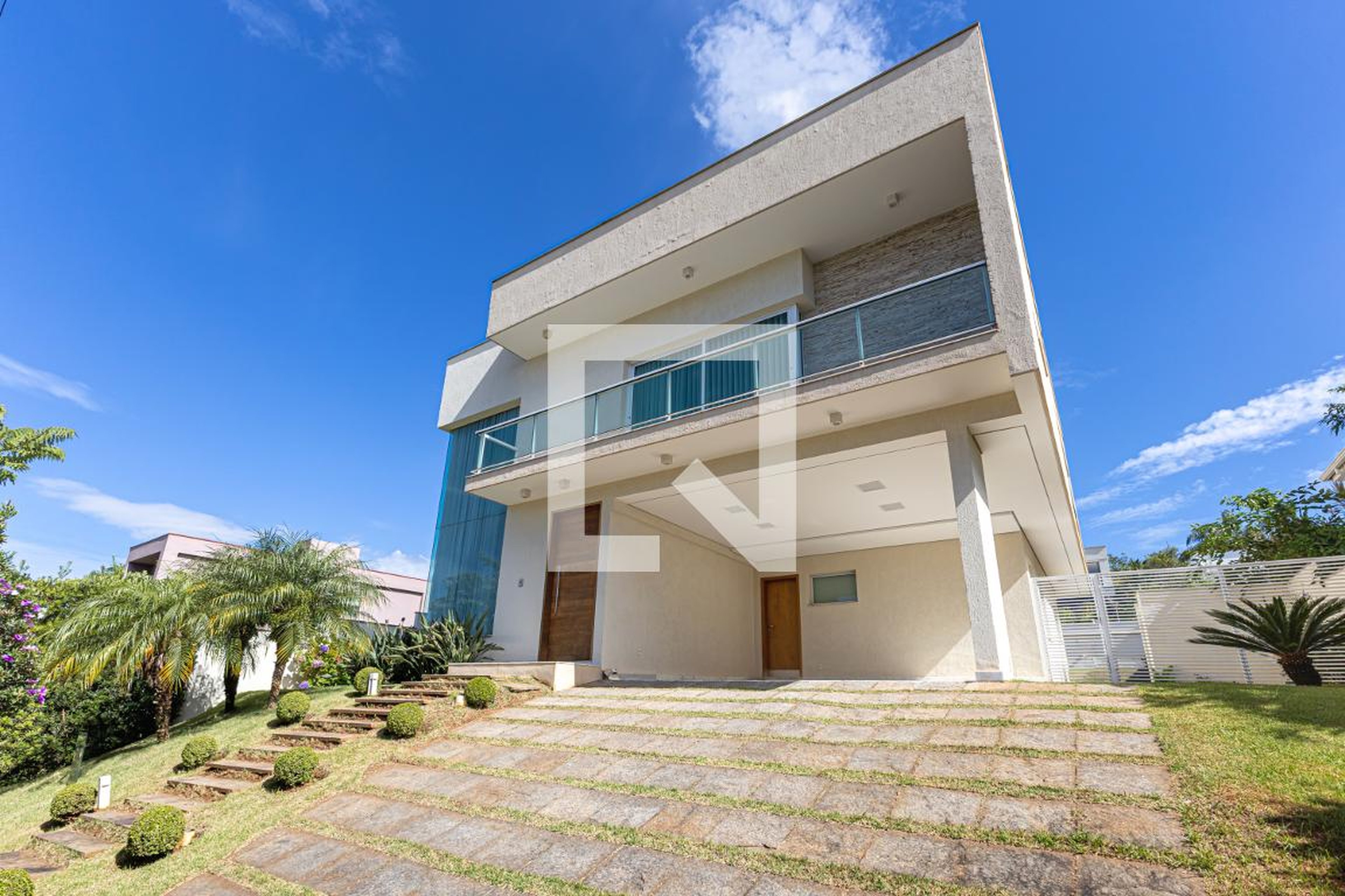 Fachada Condomínio em Rua das Orquídeas, 305