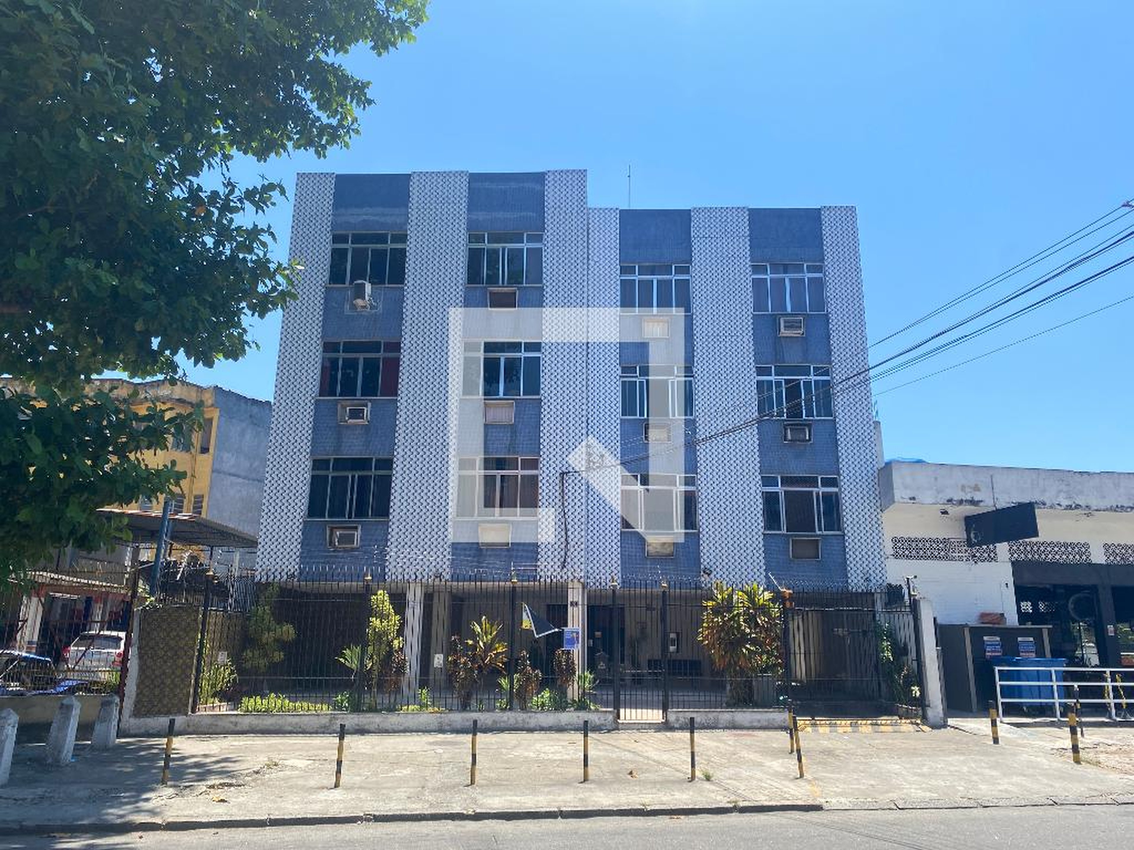 Fachada Condomínio em Rua Jaime Perdigão, 80