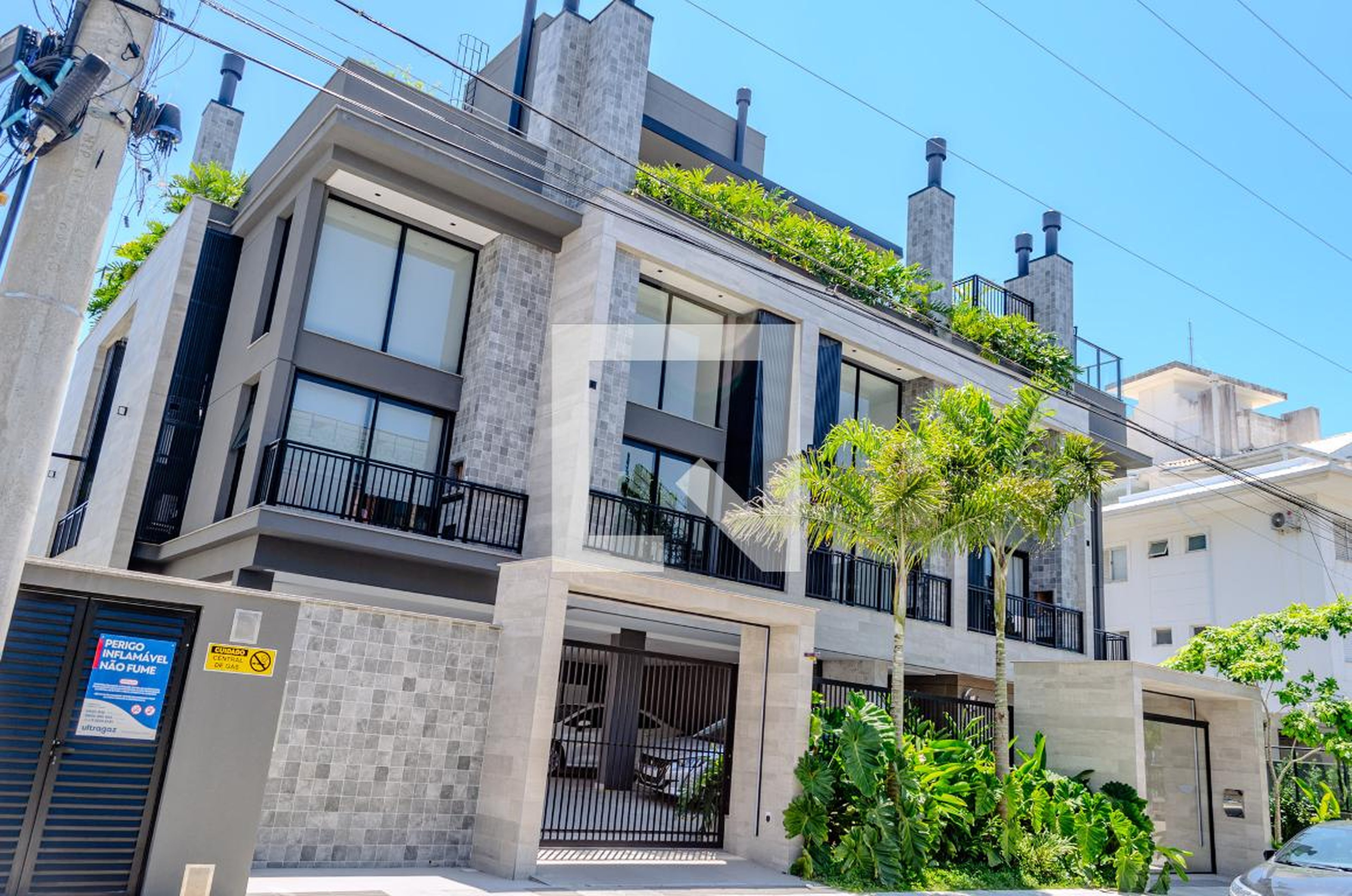 Fachada Condomínio em Rua Nivaldo Dias, 135