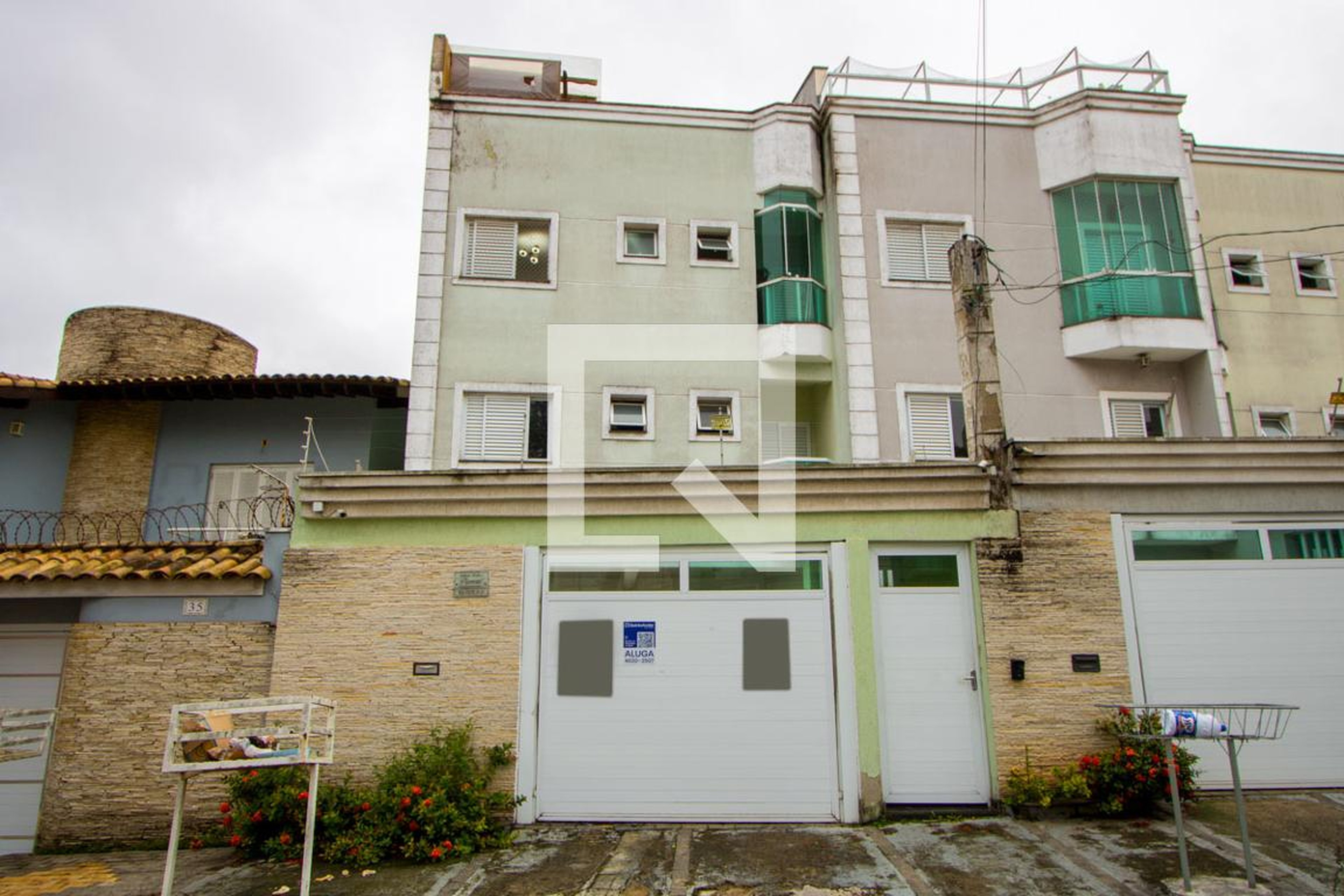 Fachada Condomínio em Rua Stetel, 41