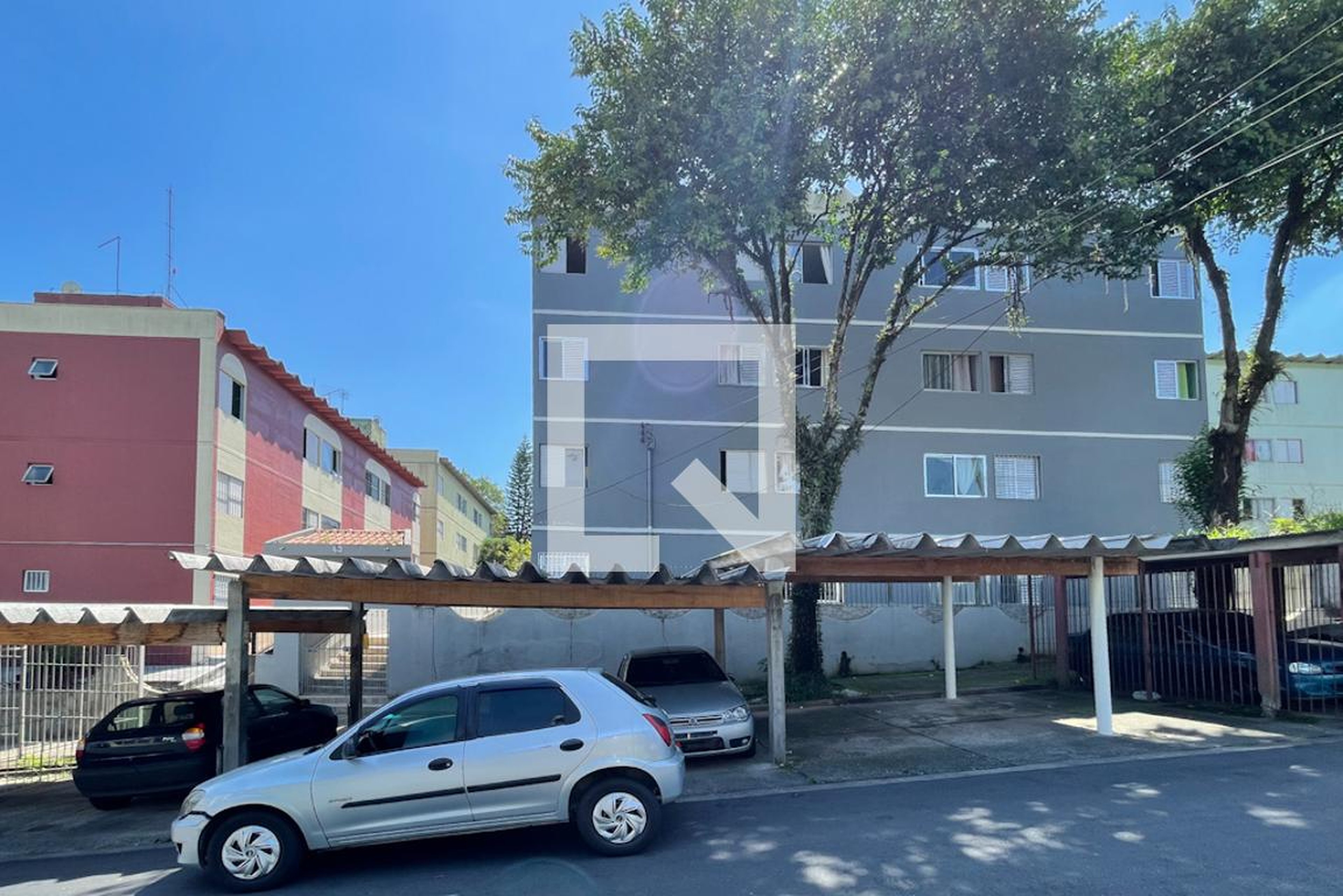 Fachada Condomínio em Rua Alfredo Scarpelli, 43