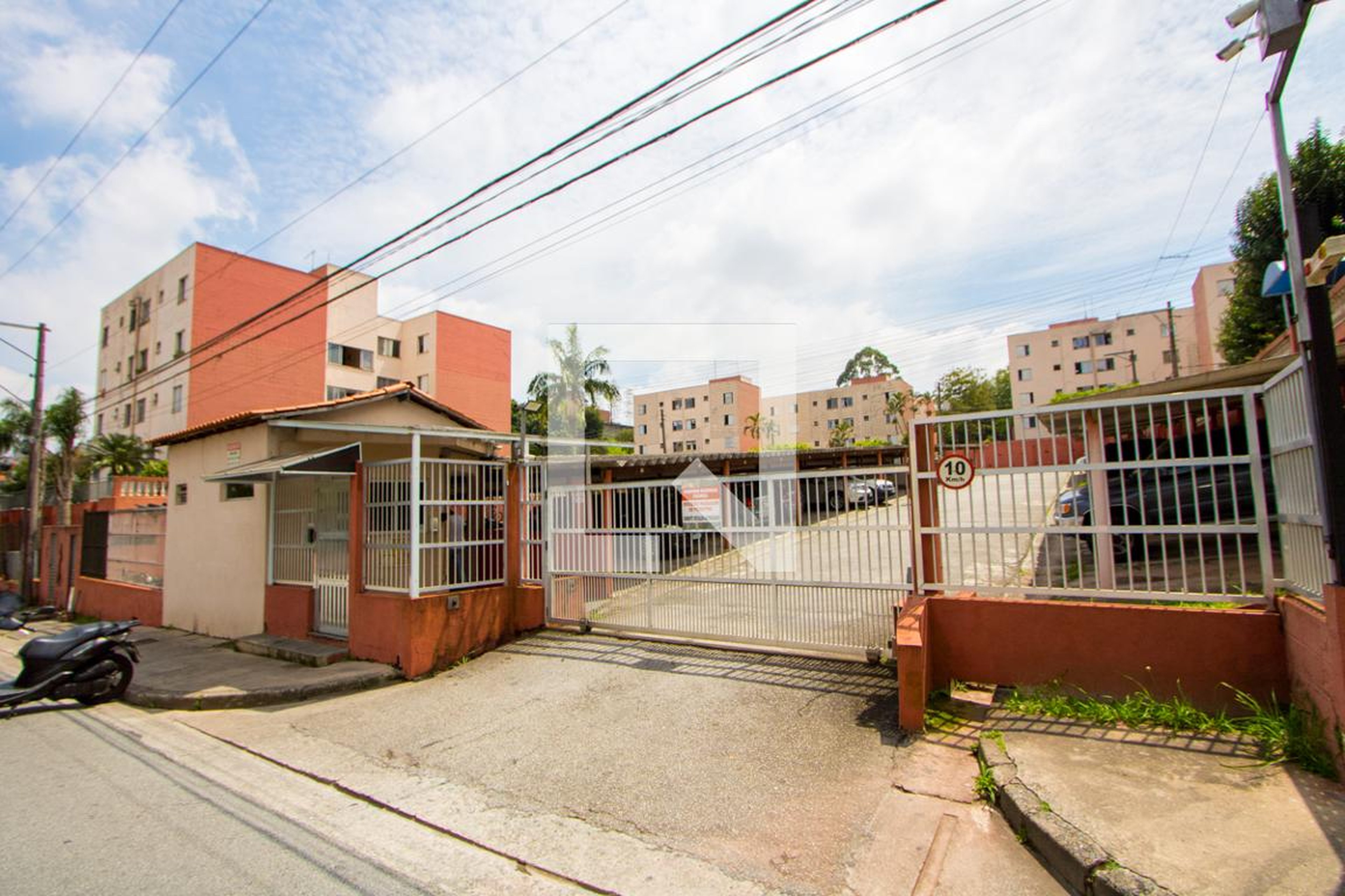 Fachada do condomínio Condomínio em Rua Antônio Seixas Leite Ribeiro, 42