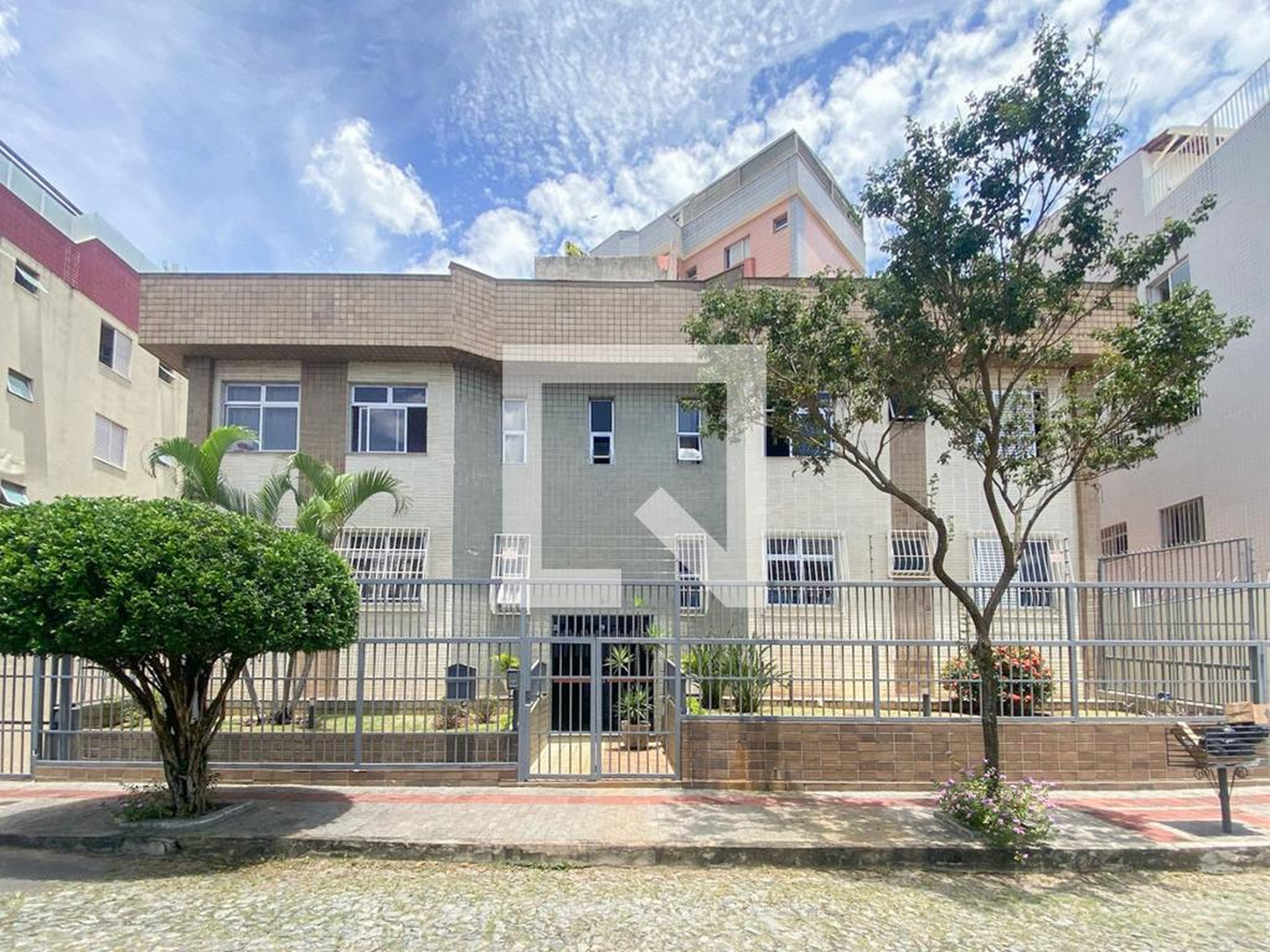 Fachada Condomínio em Rua Adma Saba Paiva, 34