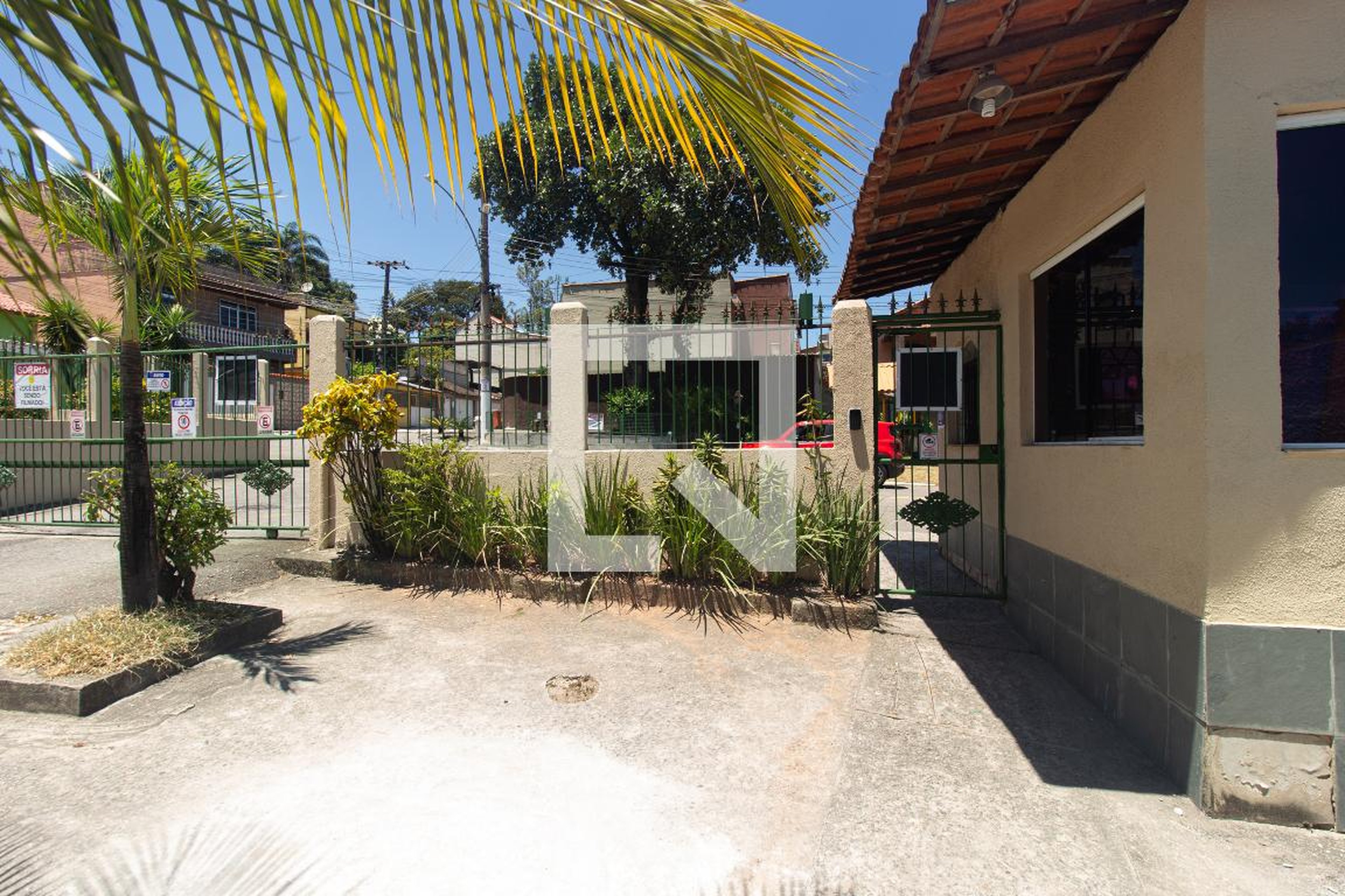 Fachada do condomínio Condomínio em Estrada do Mendanha, 4240