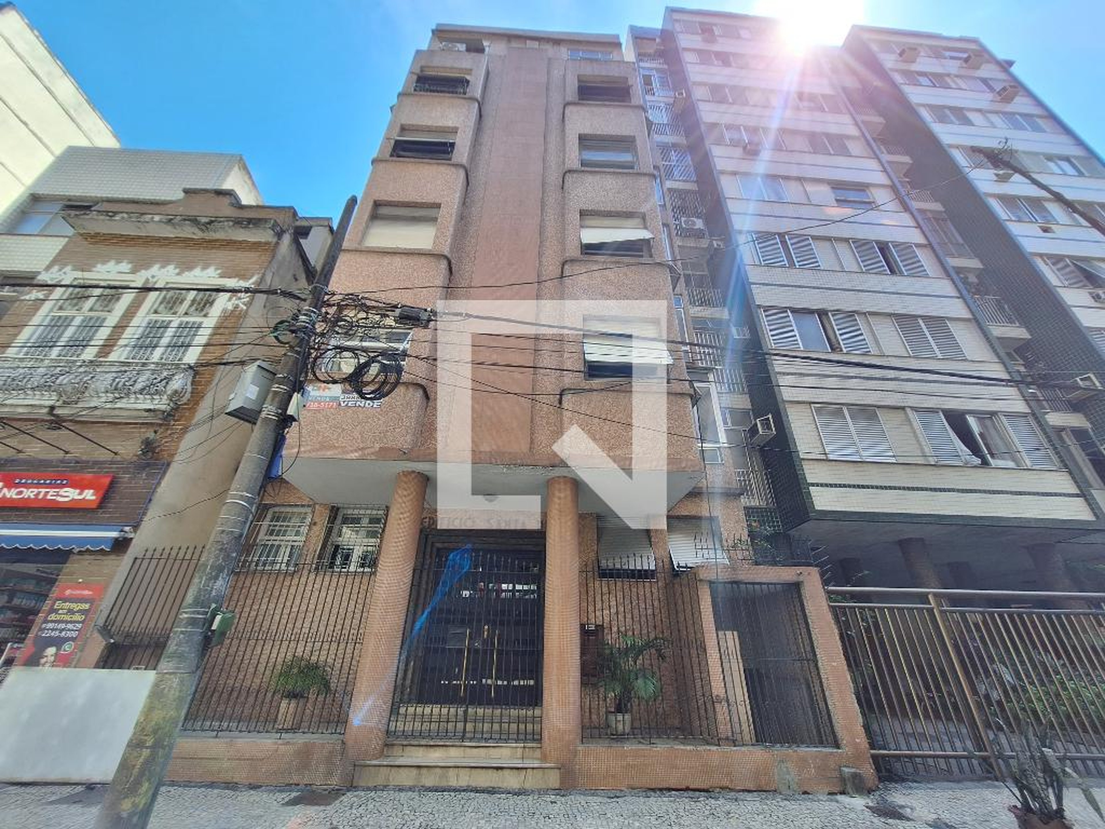 Fachada Condomínio em Rua Correia Dutra, 30