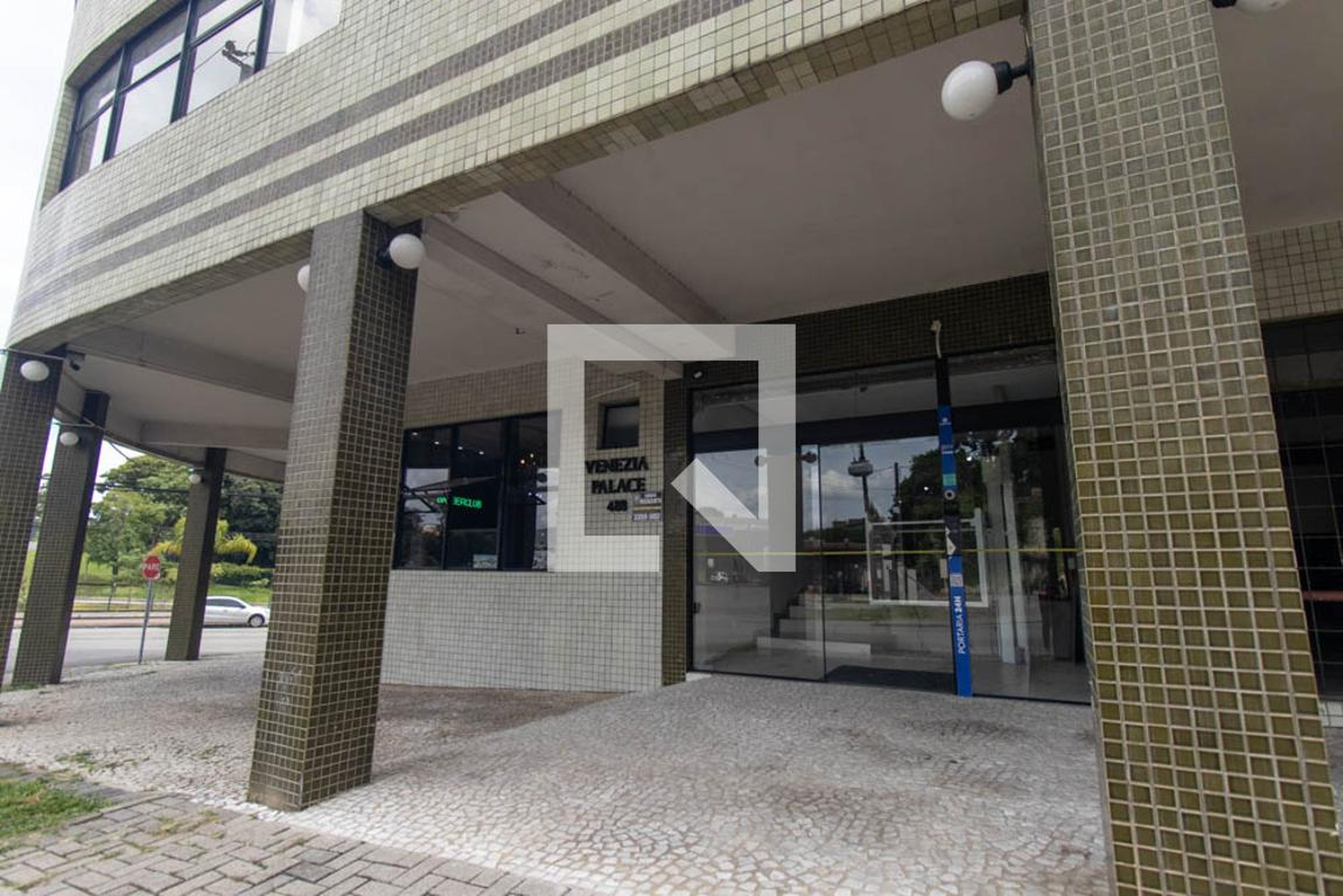 Fachada do Condomínio Condomínio Veneziana Palace