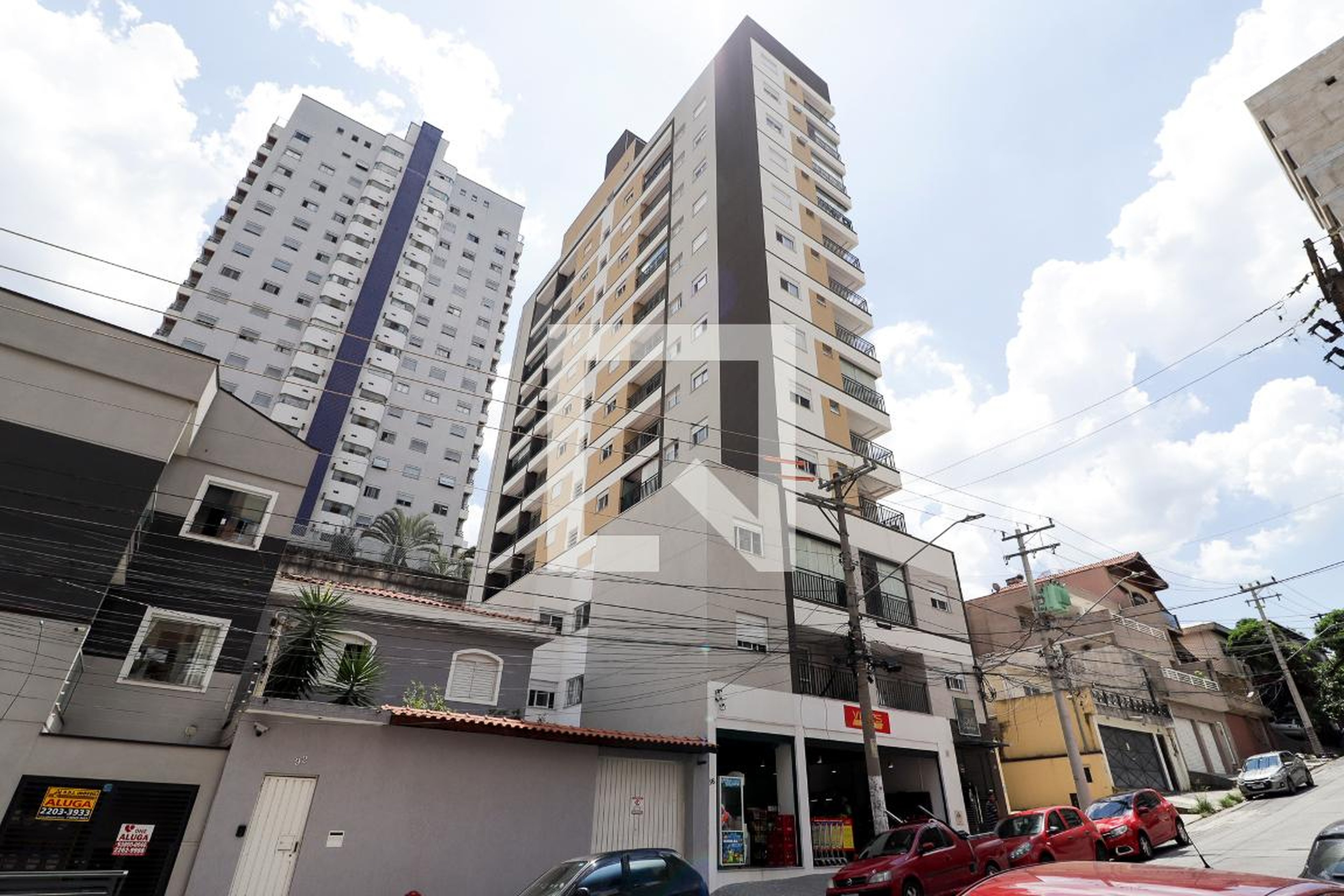 Fachada Condomínio em Rua Maria do Carmo Sene, 220