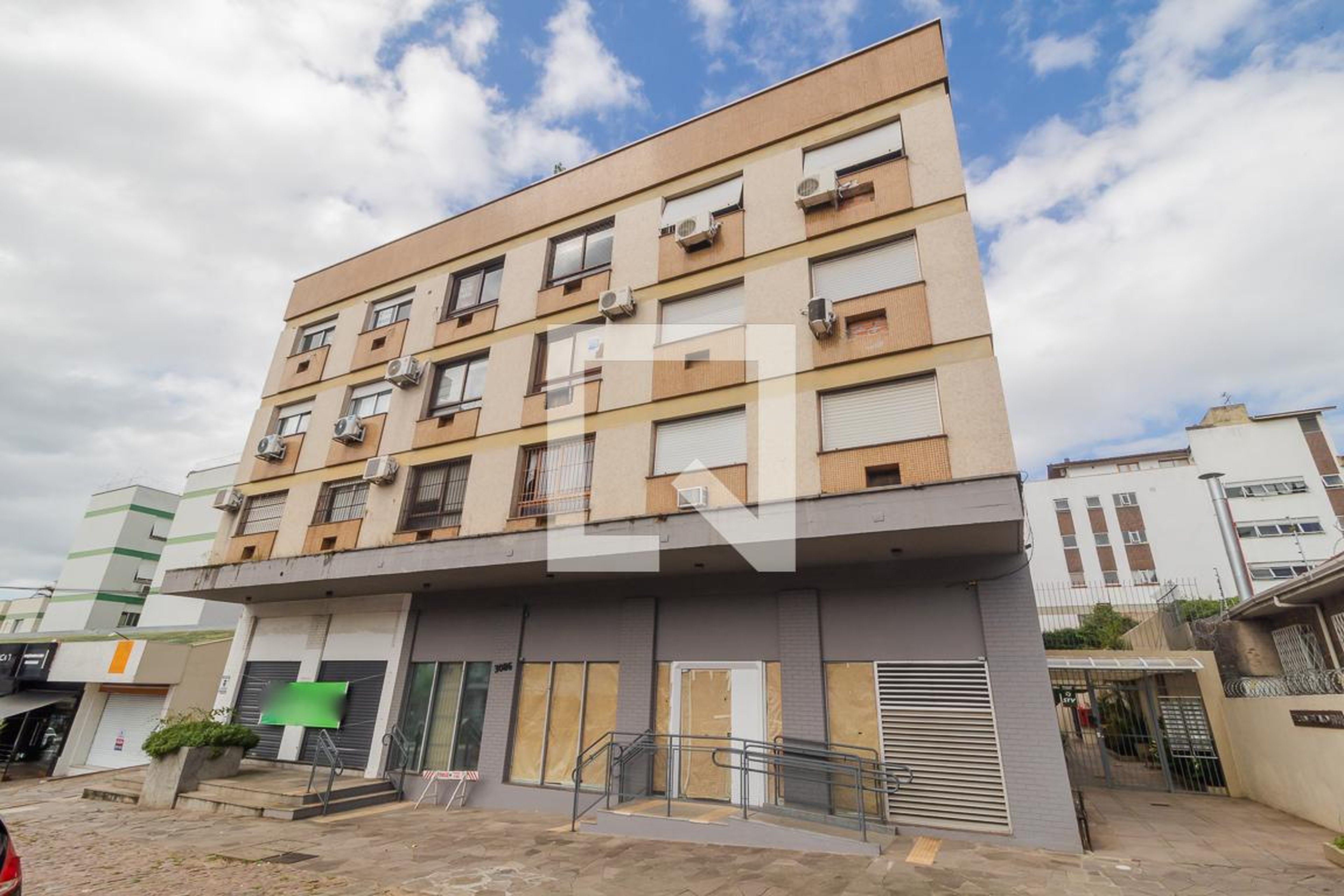 Fachada Condomínio em Avenida Wenceslau Escobar, 3096