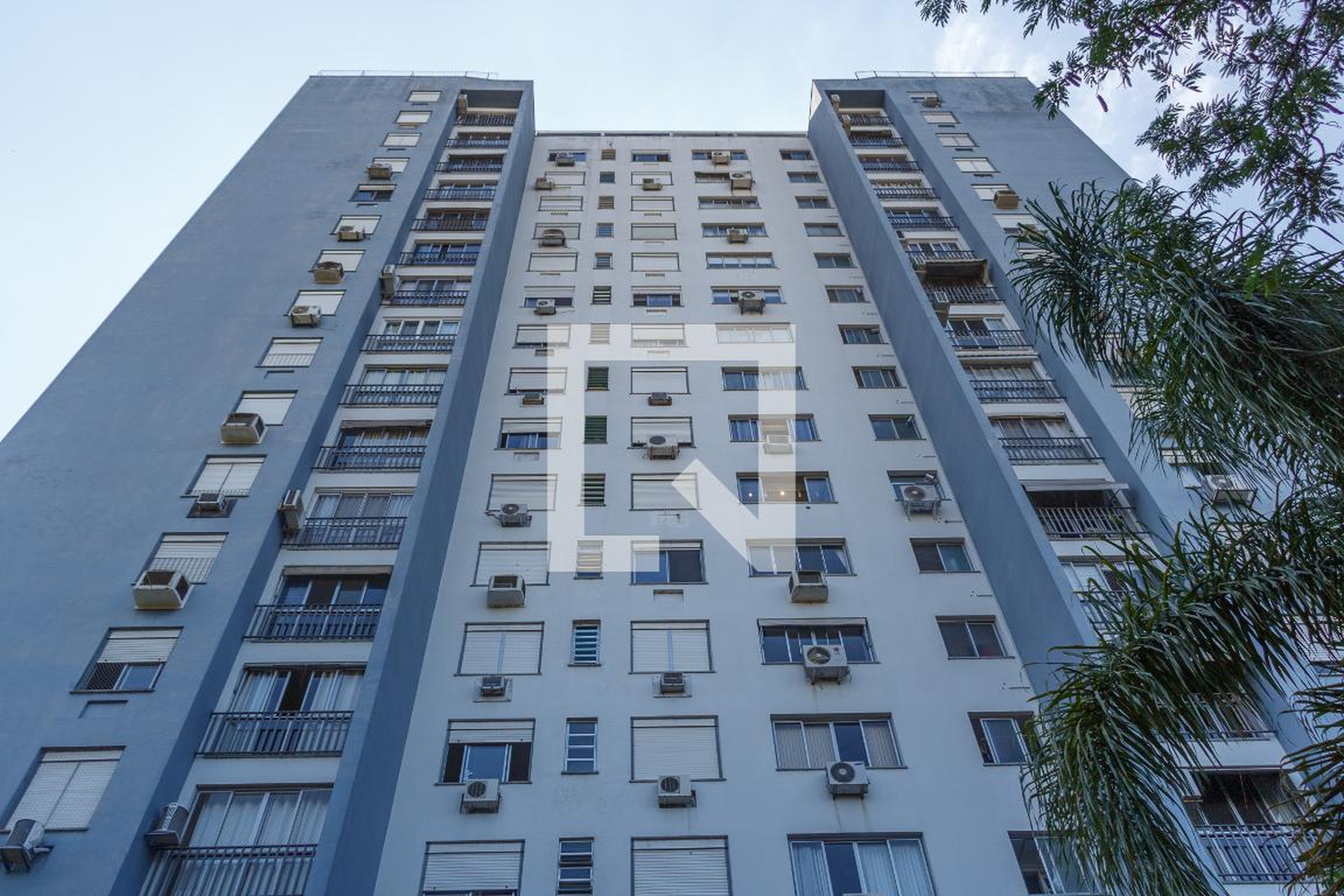 Fachada Condomínio em Rua Jataí, 924