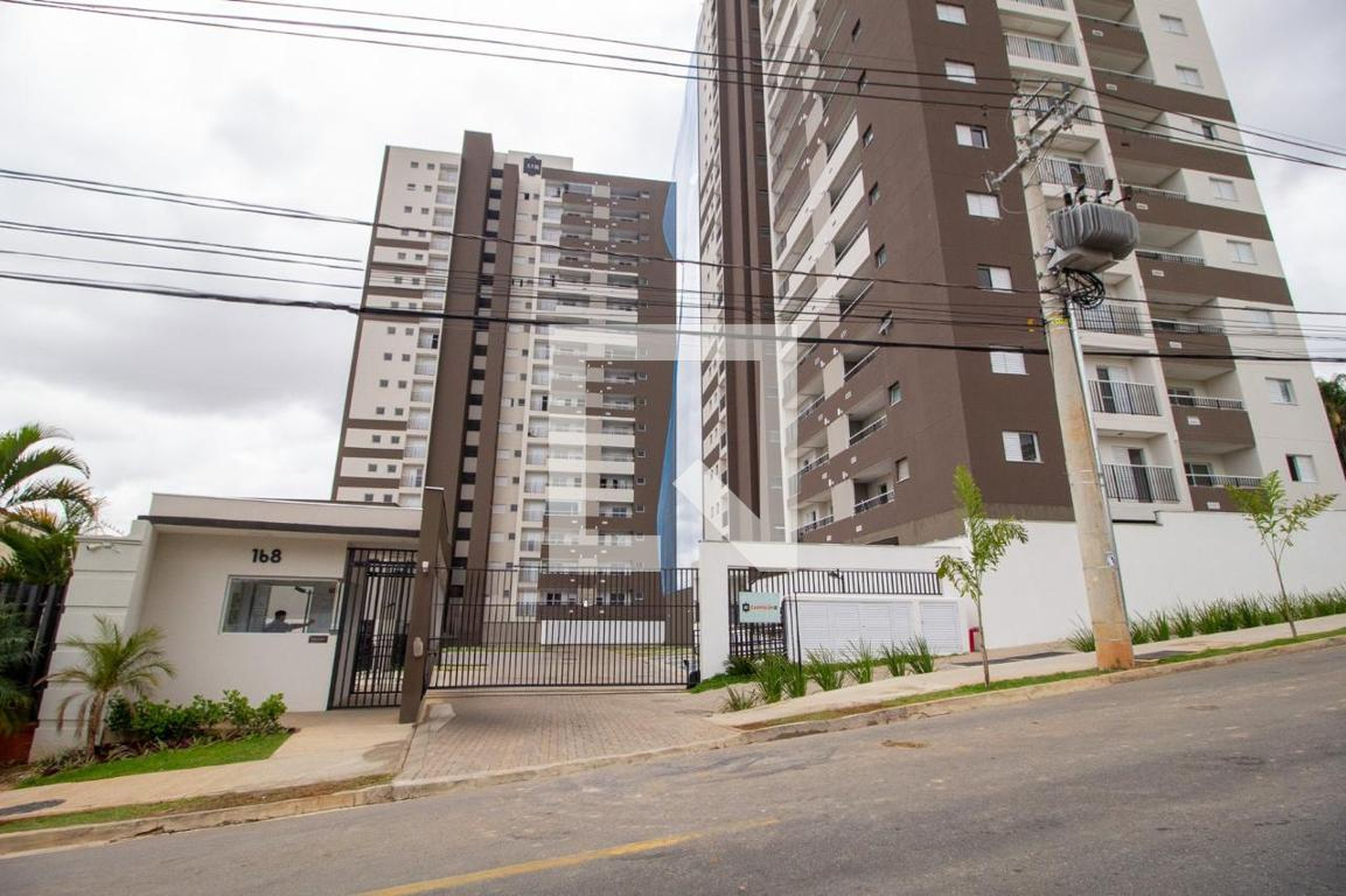 Fachada Condomínio em Rua Elías Rodrigues Claro, 160