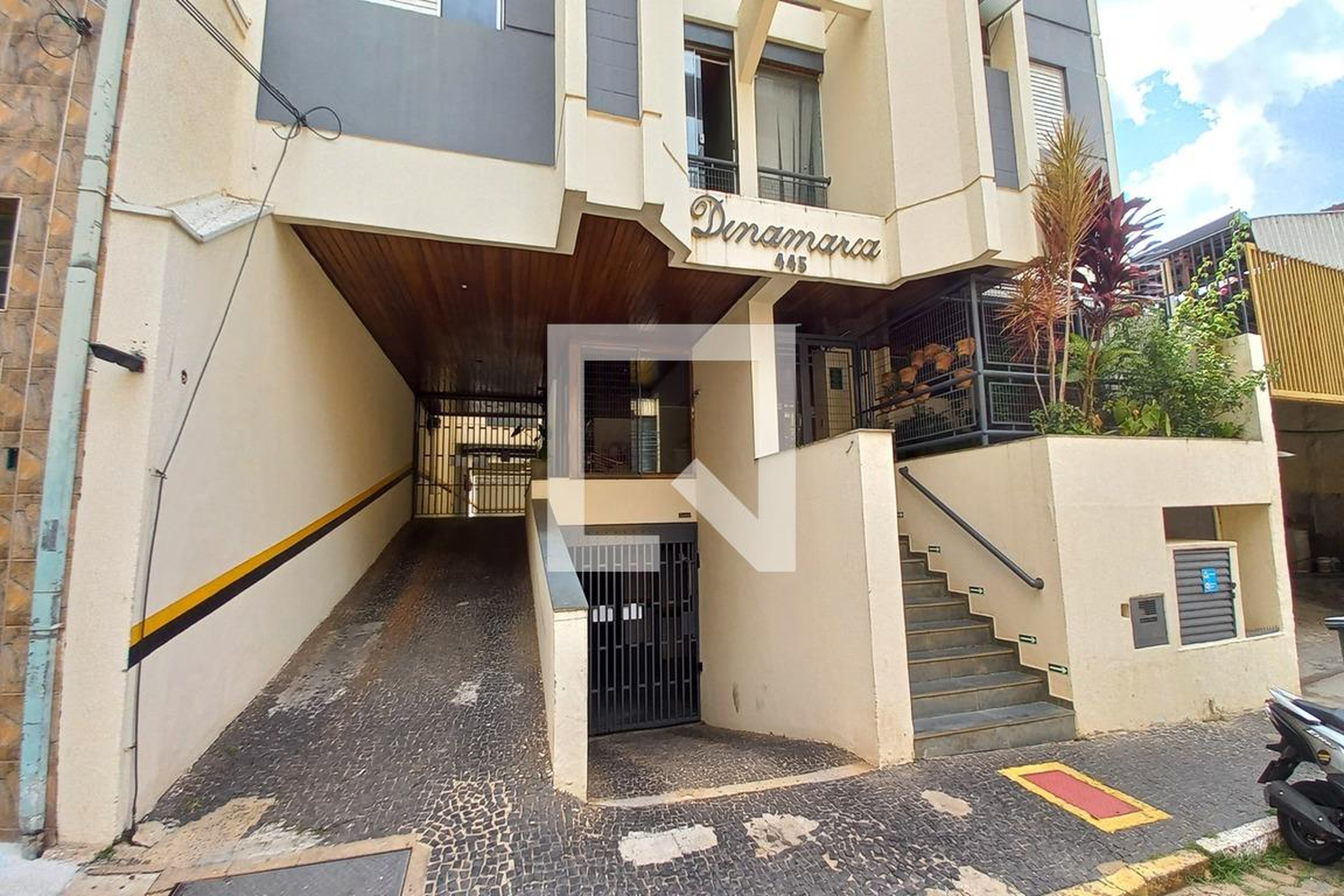 Fachada do Prédio Condomínio em Rua Álvares Machado, 445