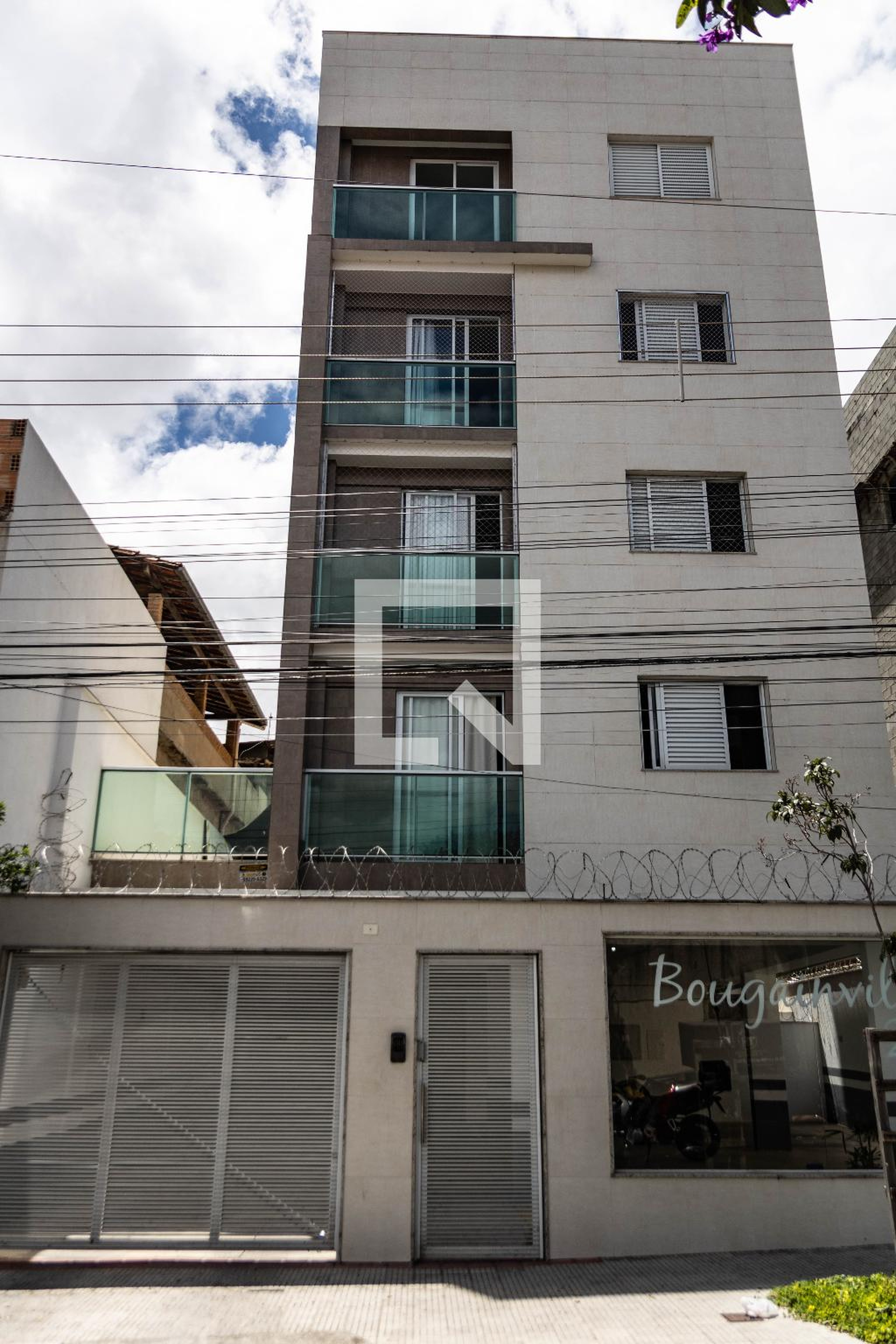 Fachada do Prédio Condomínio em Rua Doná Eurídice Lourenço, 25