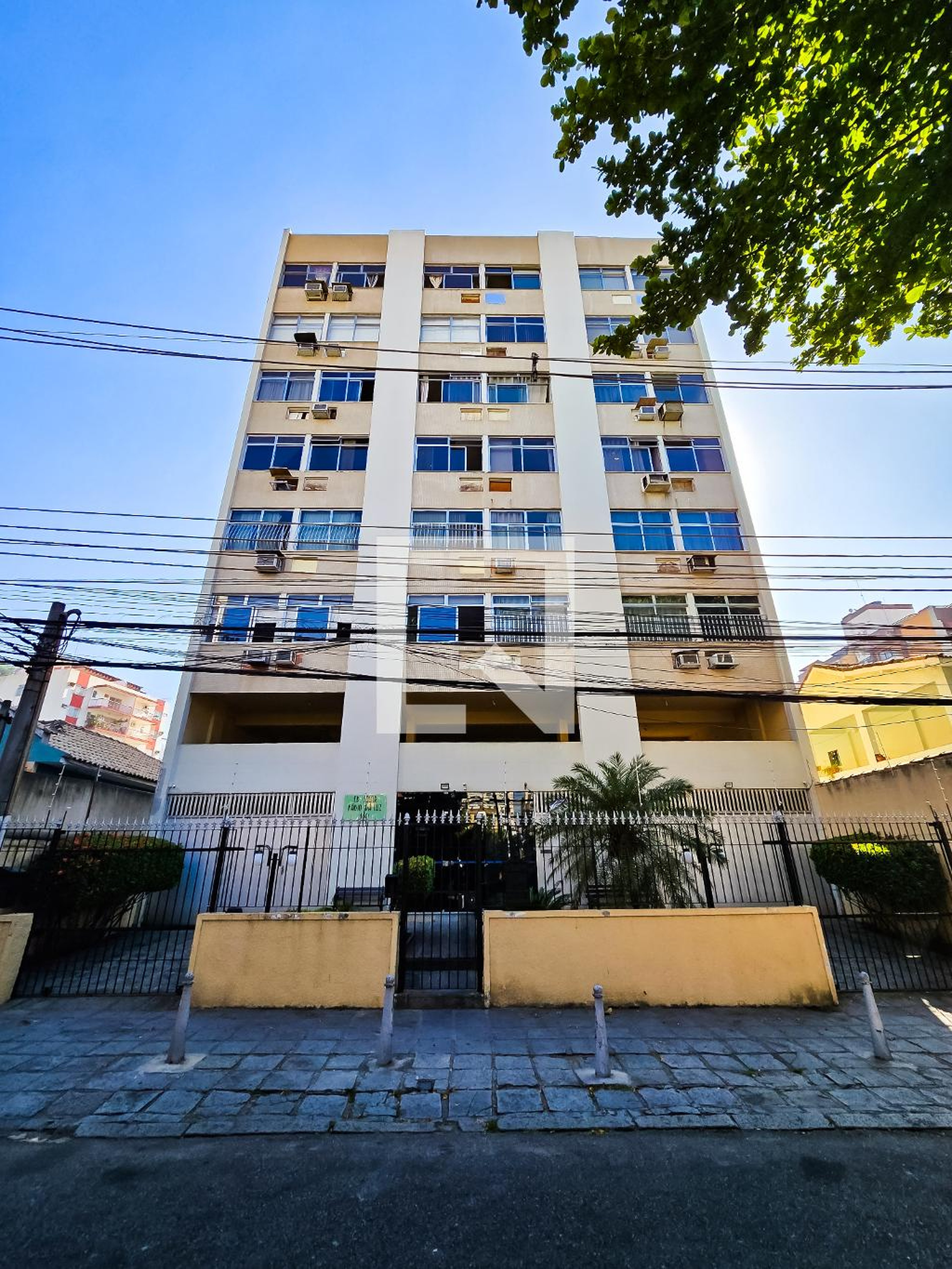 Fachada Condomínio em Rua Fábio Luz, 460