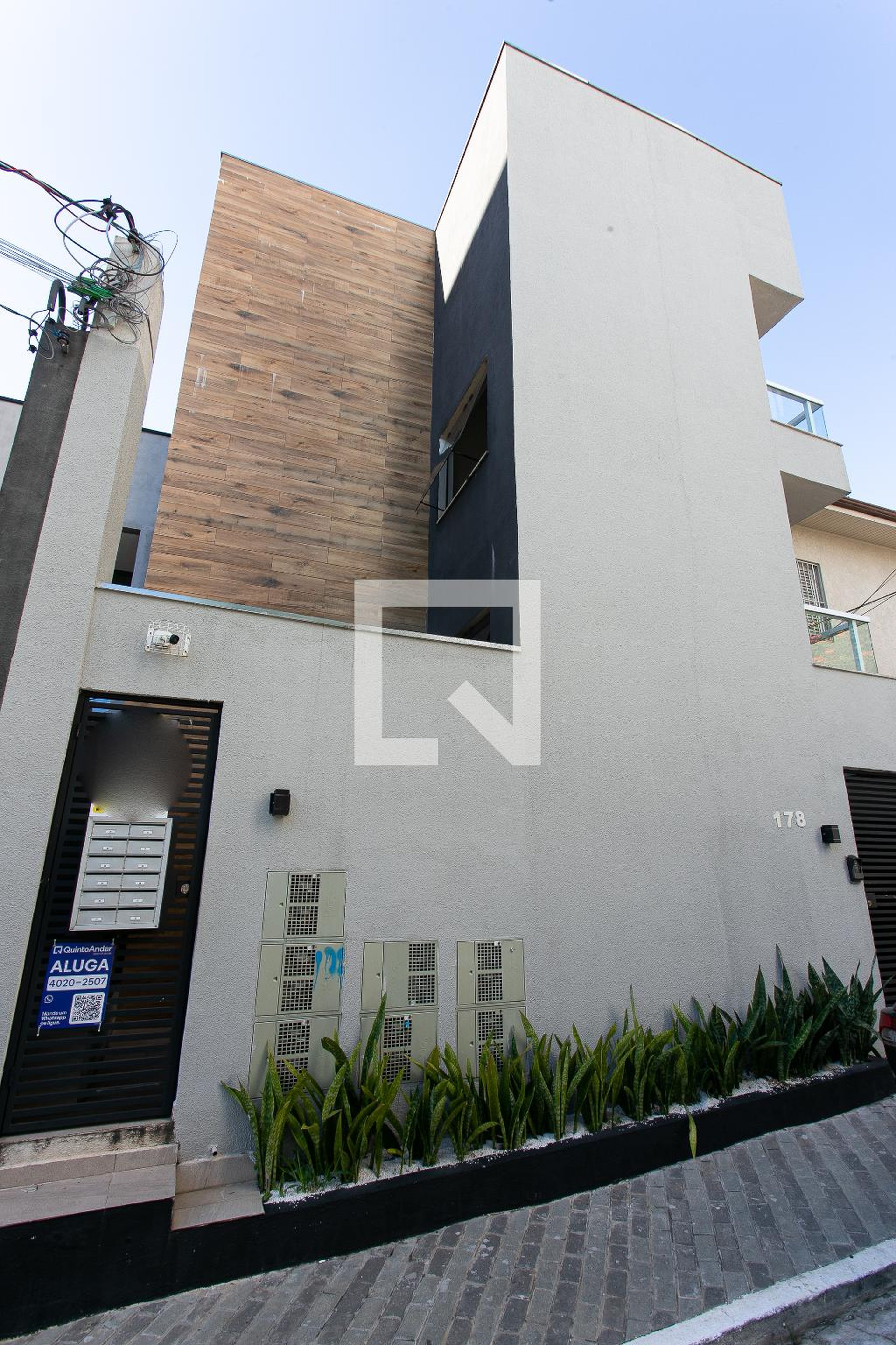 Fachada Condomínio em Rua Fernando Dondon, 178
