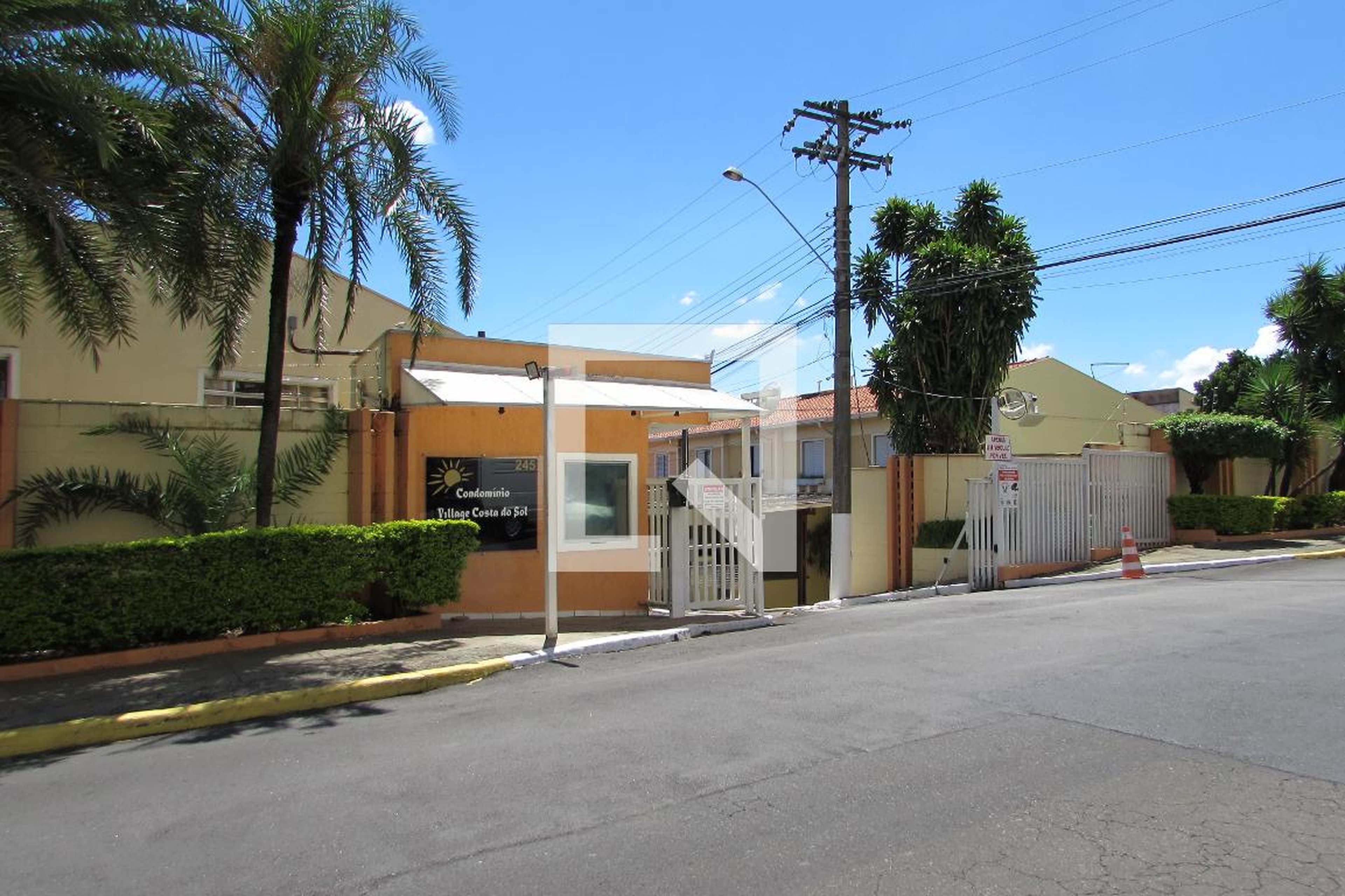 Fachada do Condomínio Condomínio Costa do Sol