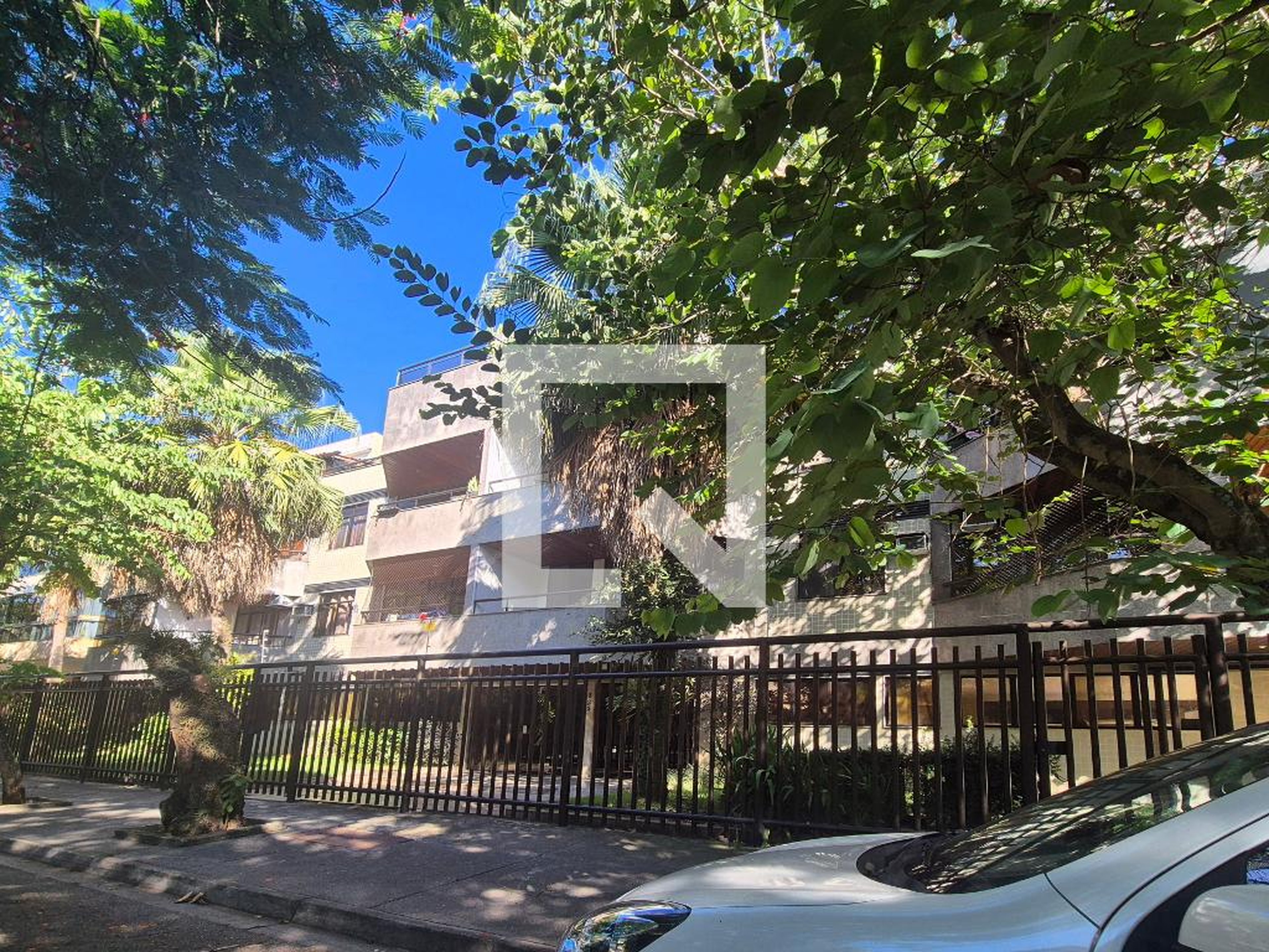 Fachada do Prédio Condomínio em Rua Rabino Henrique Lemle, 323