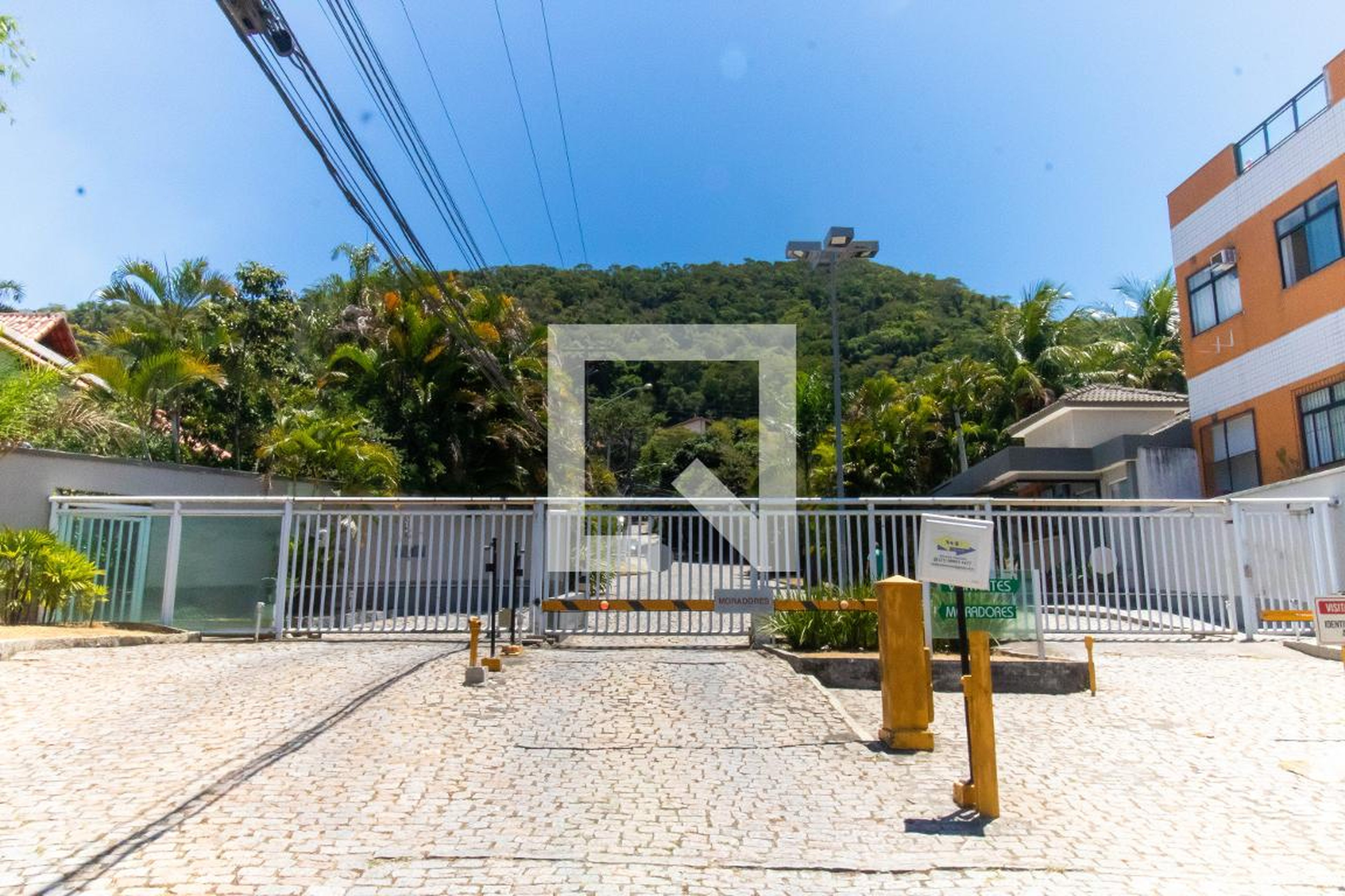 Fachada do Condomínio Condomínio ominium Uba Piratininga