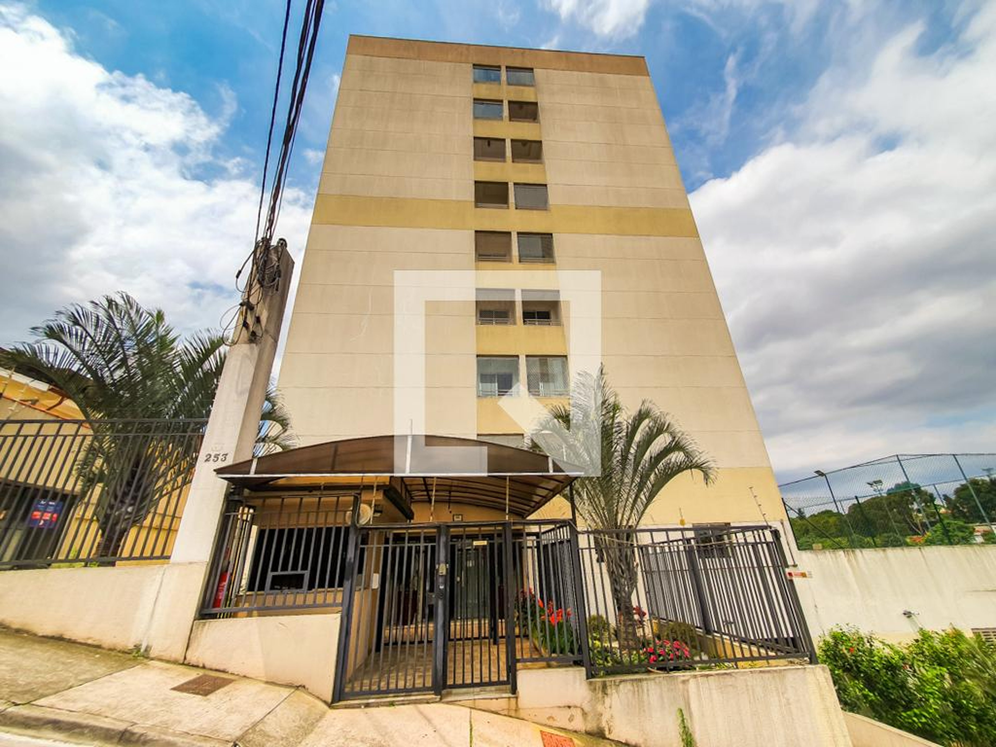 Fachada Condomínio em Rua Bartolomeu de Torales, 242