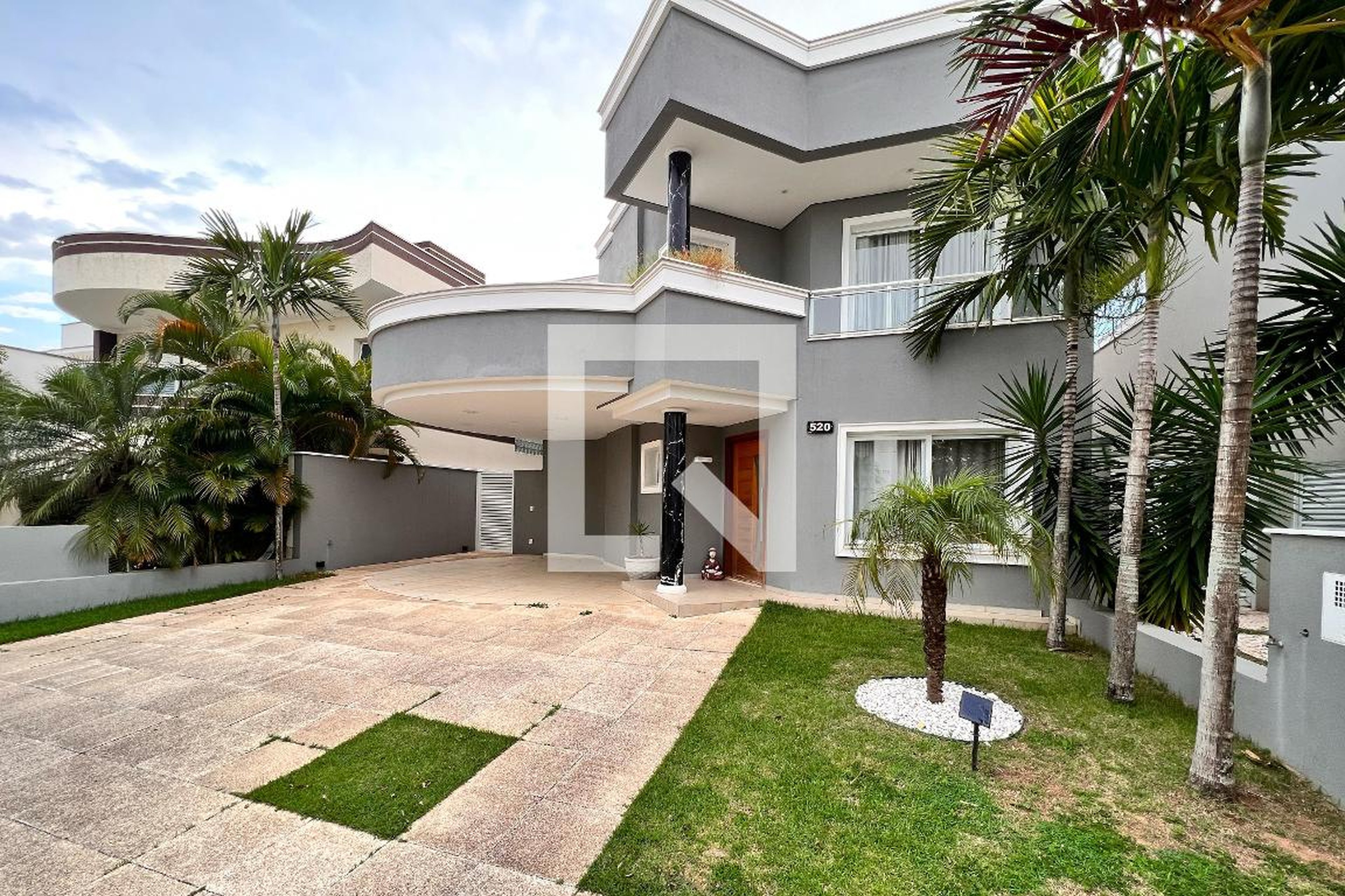 Fachada Condomínio em Rua Mário Lago, 520