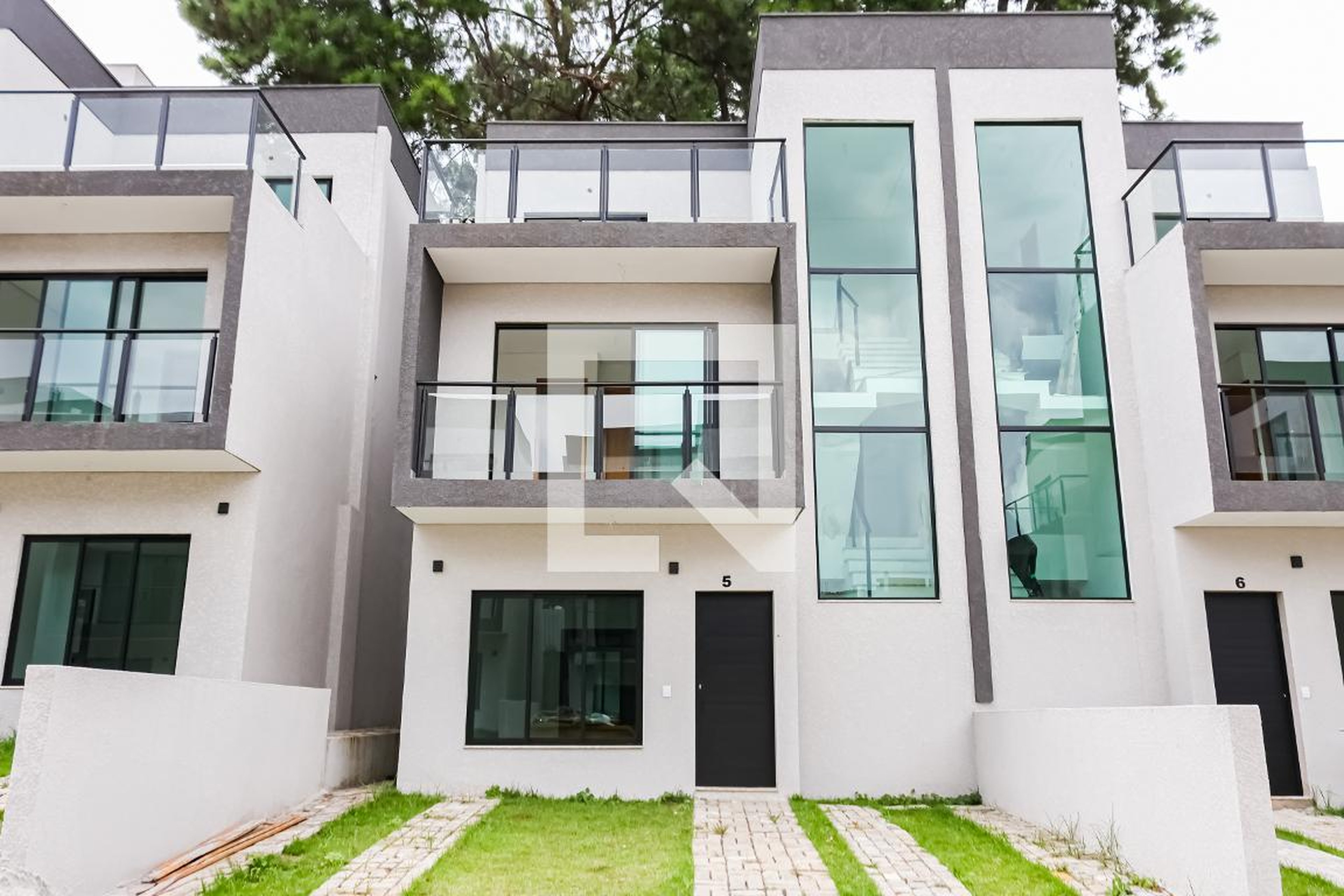 Fachada Condomínio em Rua Cassino, 195