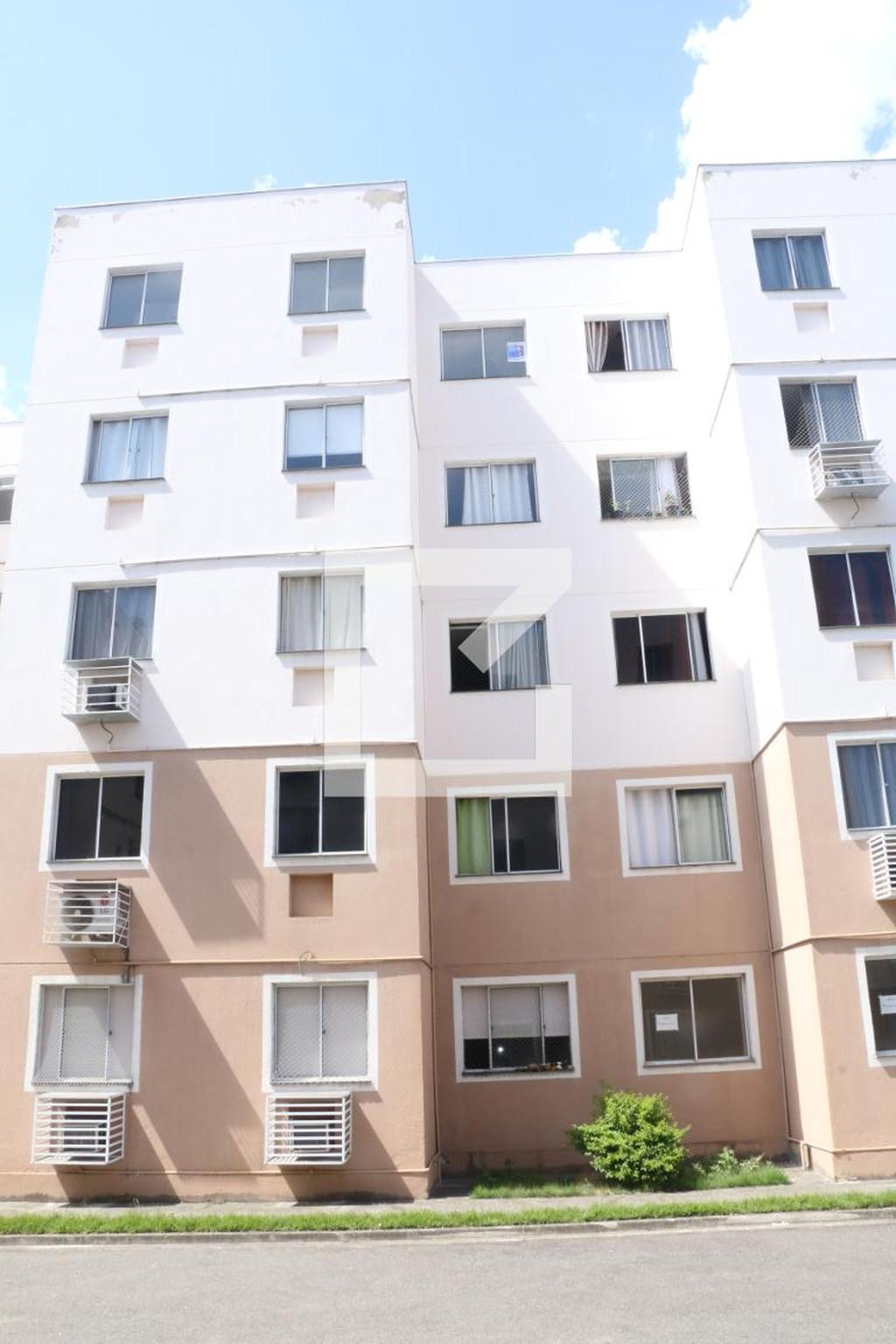 Fachada Condomínio em Rua José dos Anjos, 60