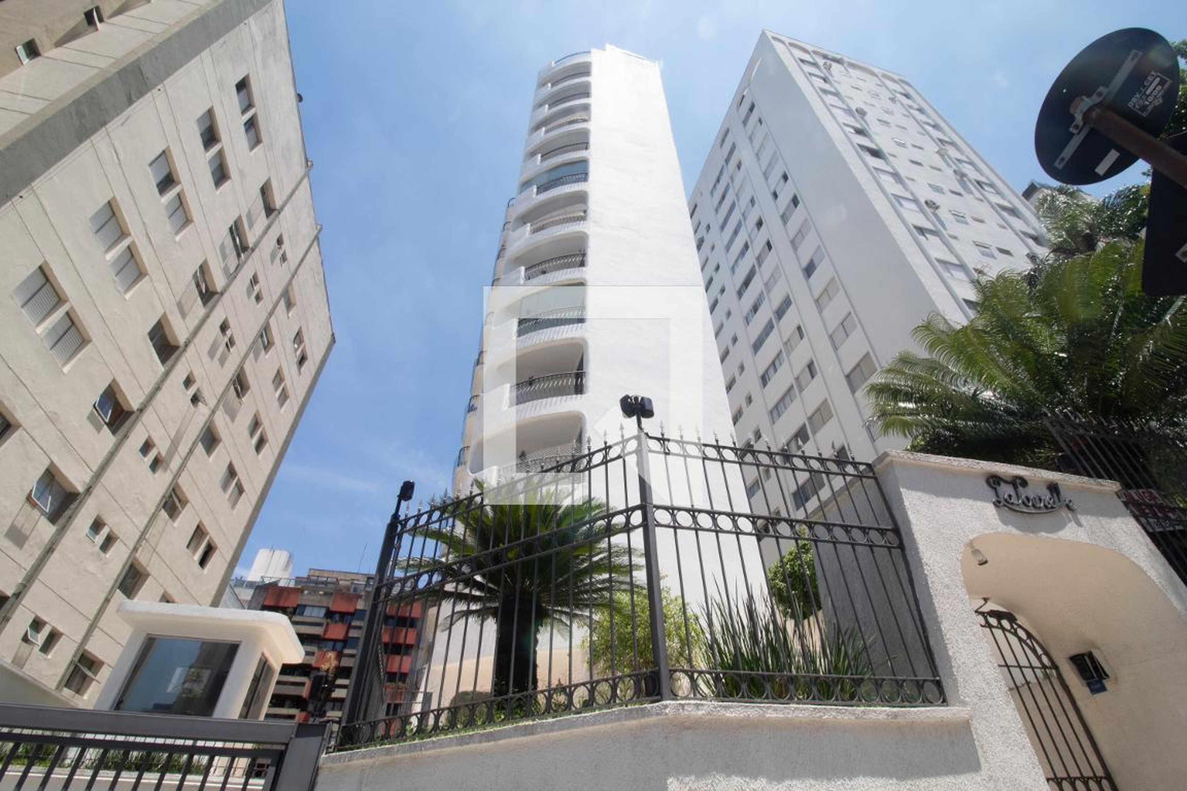 Fachada Condomínio La Tourelle