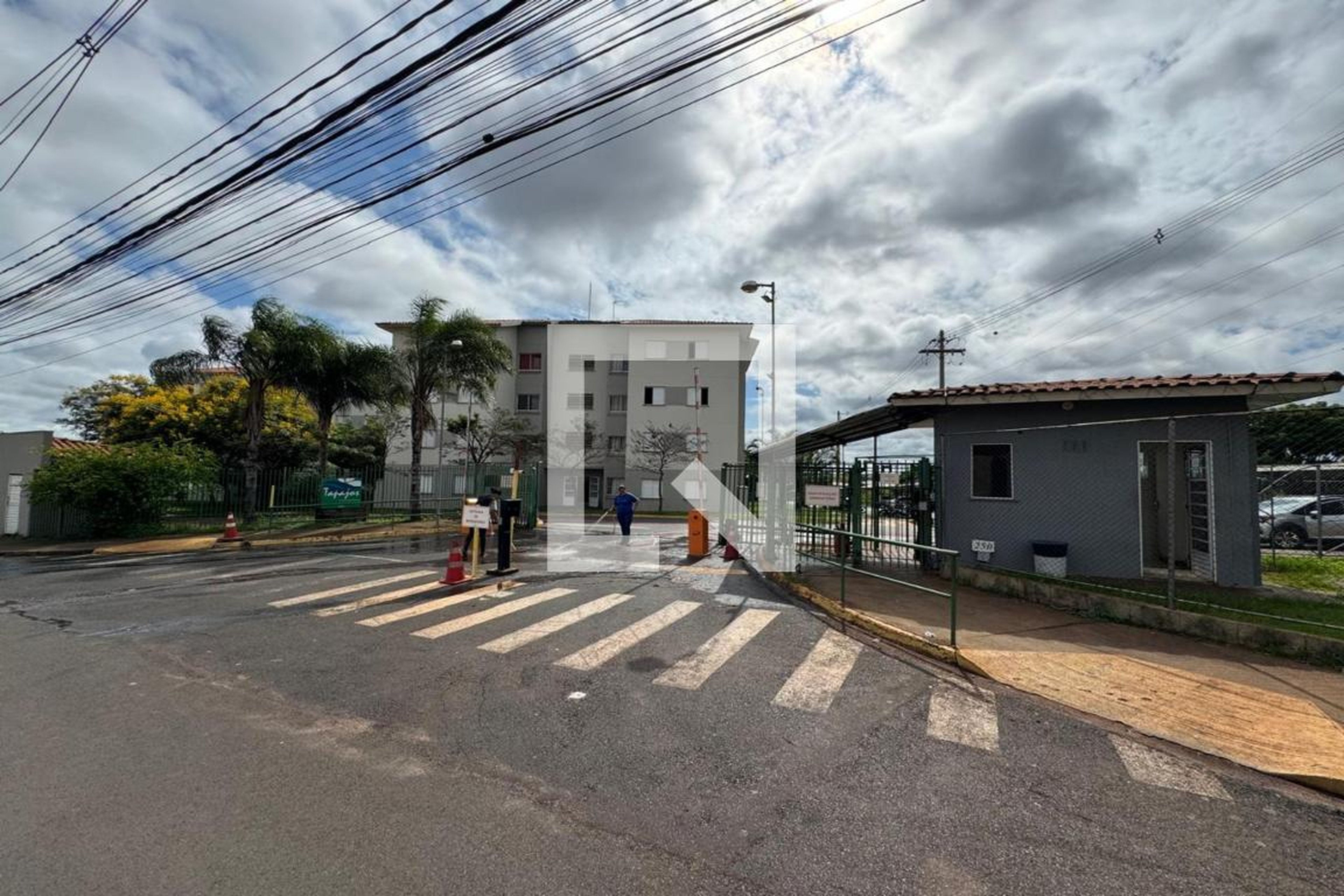 Fachada Condomínio em Rua Carlos C. Tonelo, 625