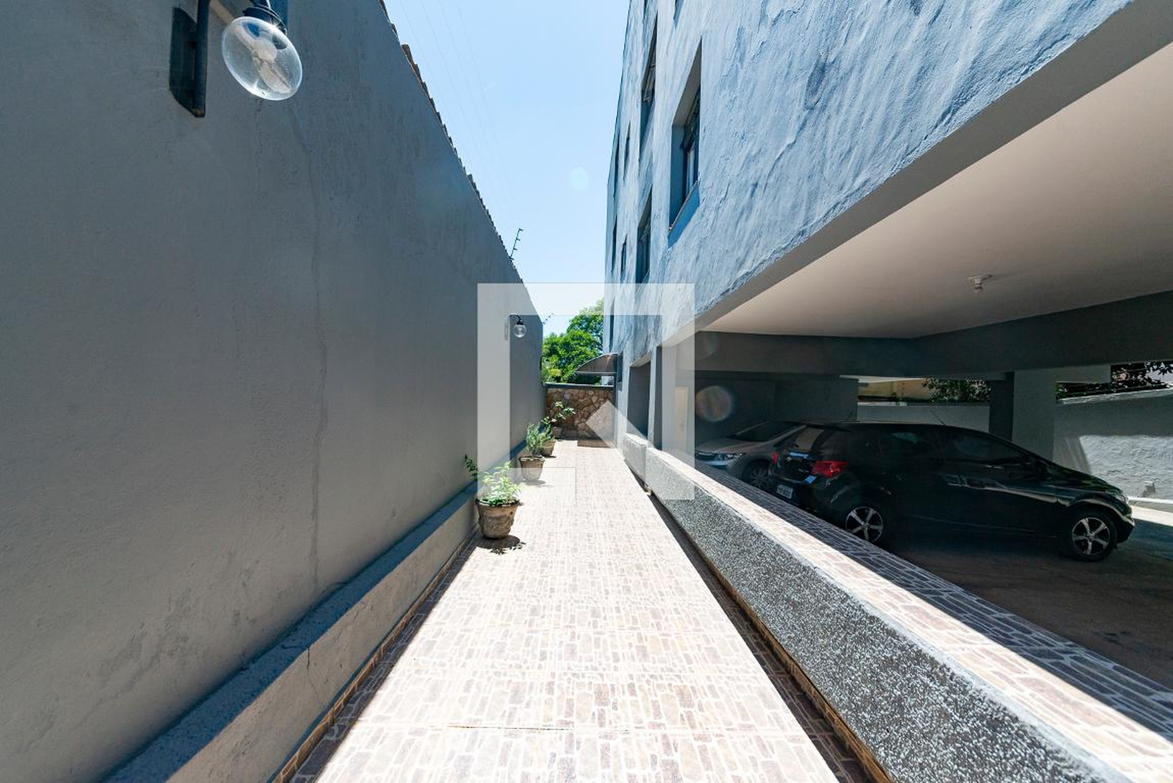 Entrada Condomínio em Rua Leopoldo Pereira, 224