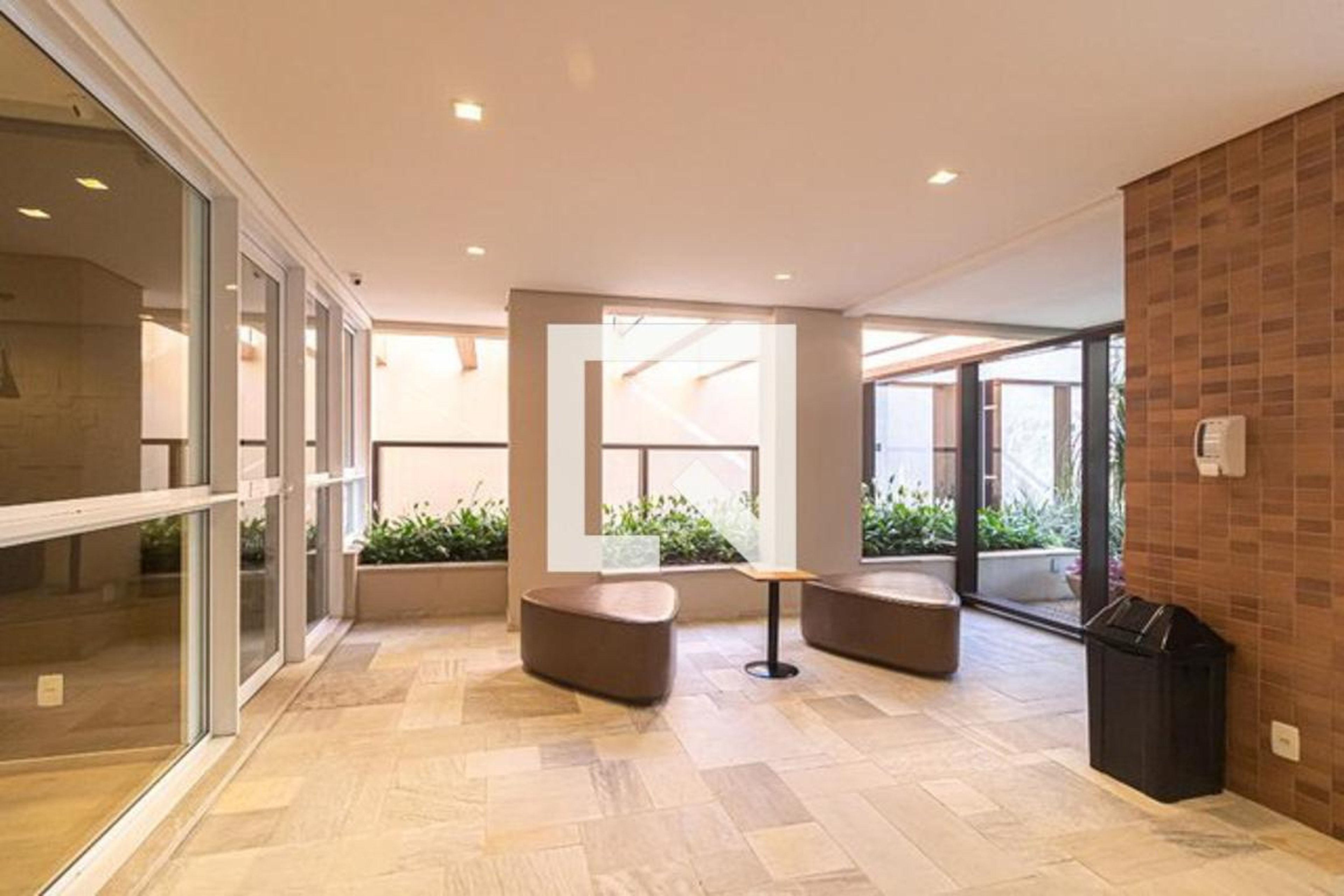 Hall - Aimbere House