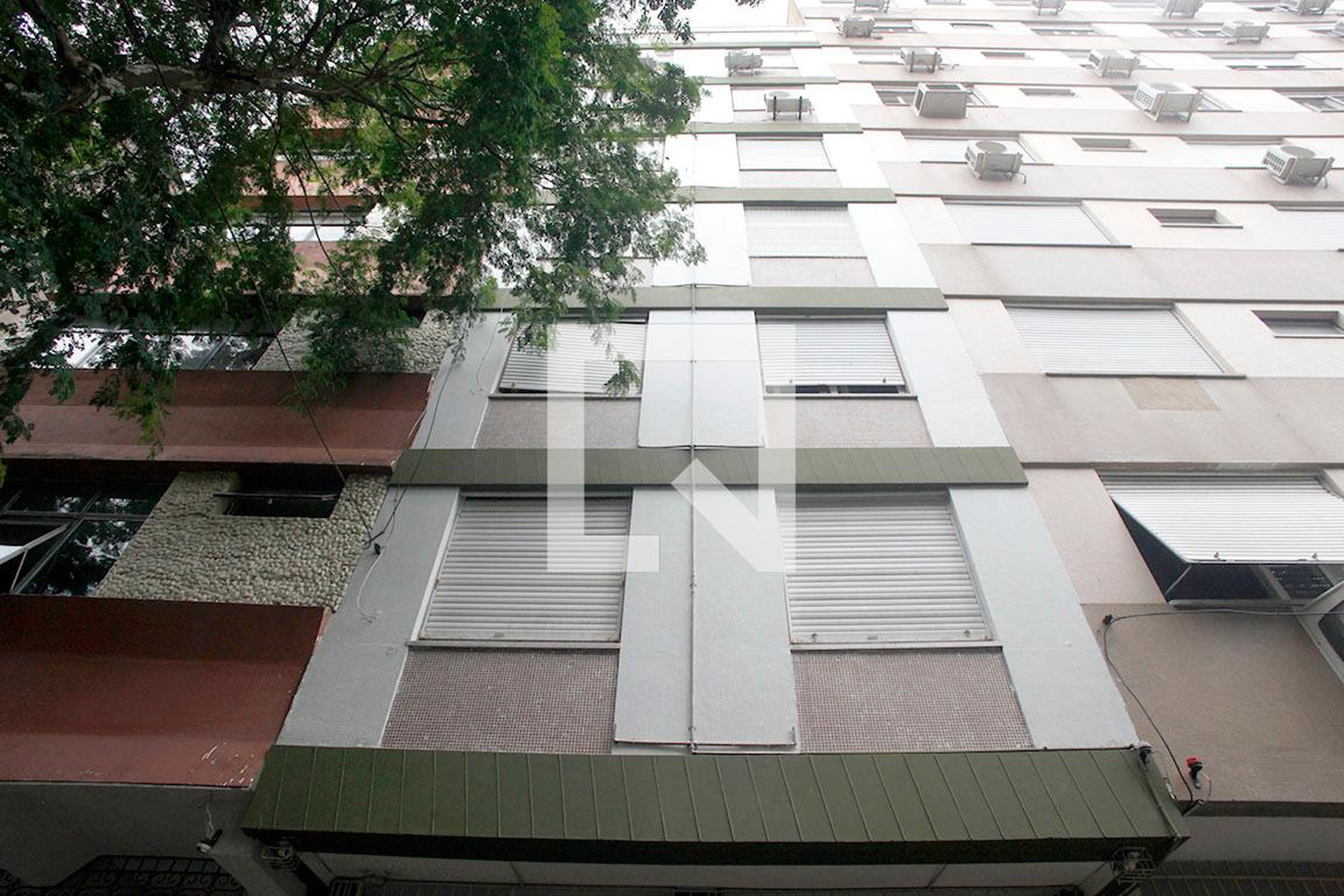 Fachada Condomínio em Rua Demétrio Ribeiro, 718