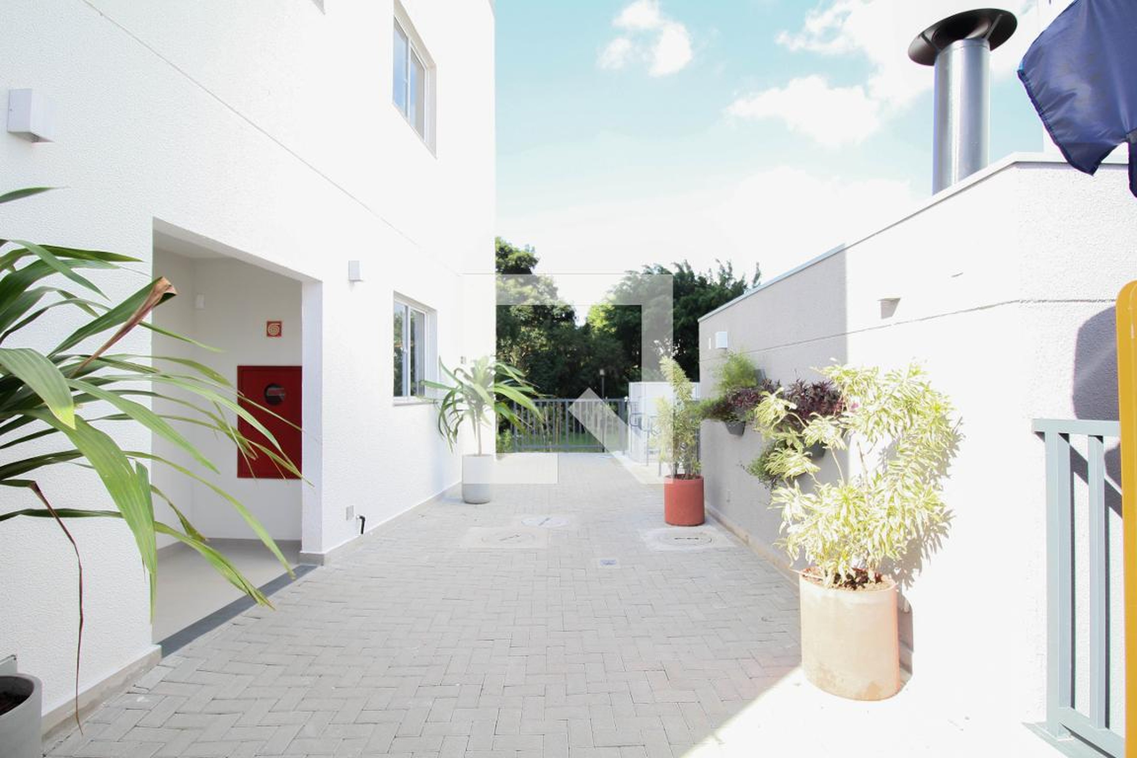Hall de entrada Condomínio em Estrada dos Mirandas, 431