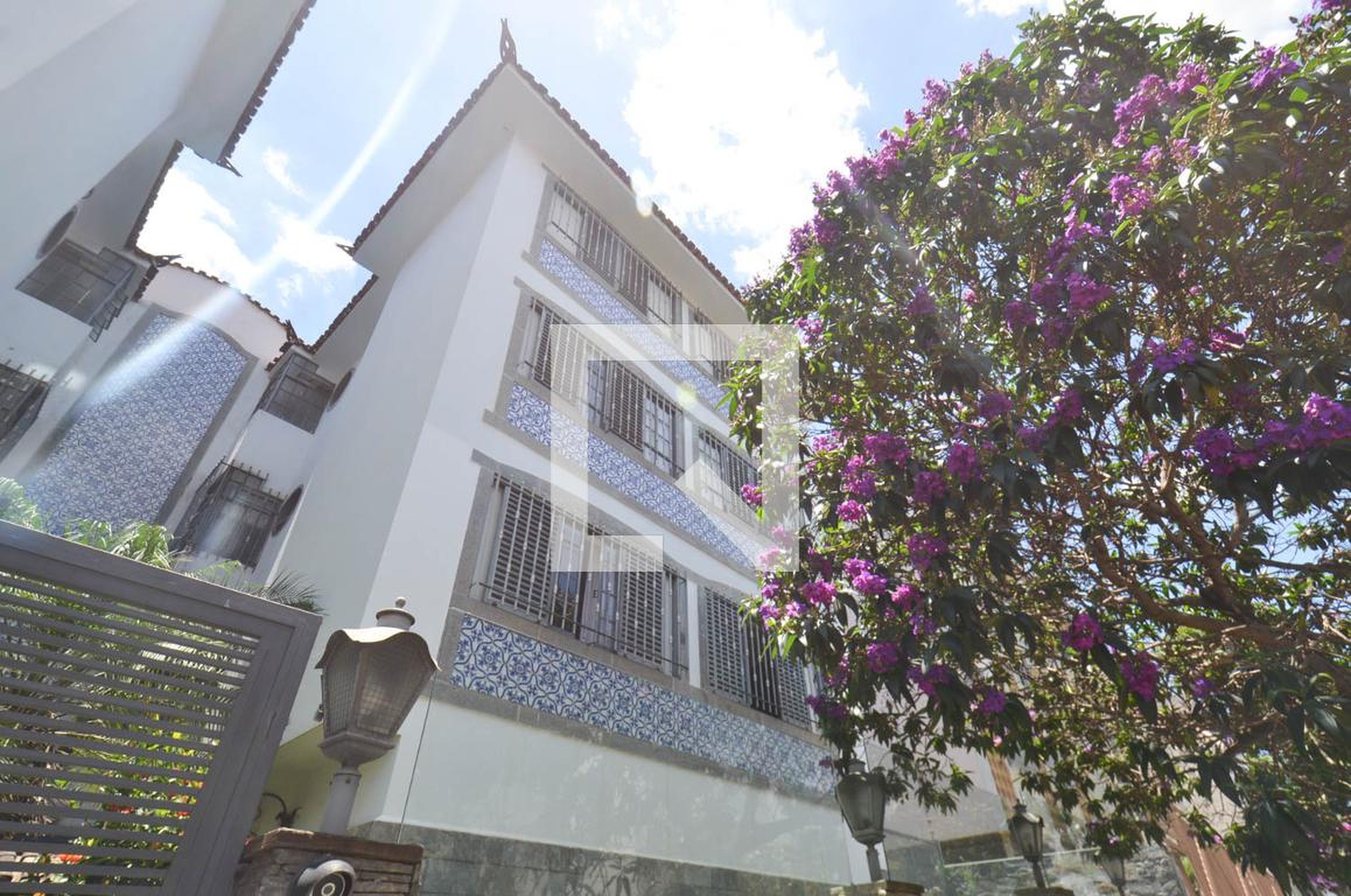 Fachada Condomínio em Rua Cardeal Stepinac, 437