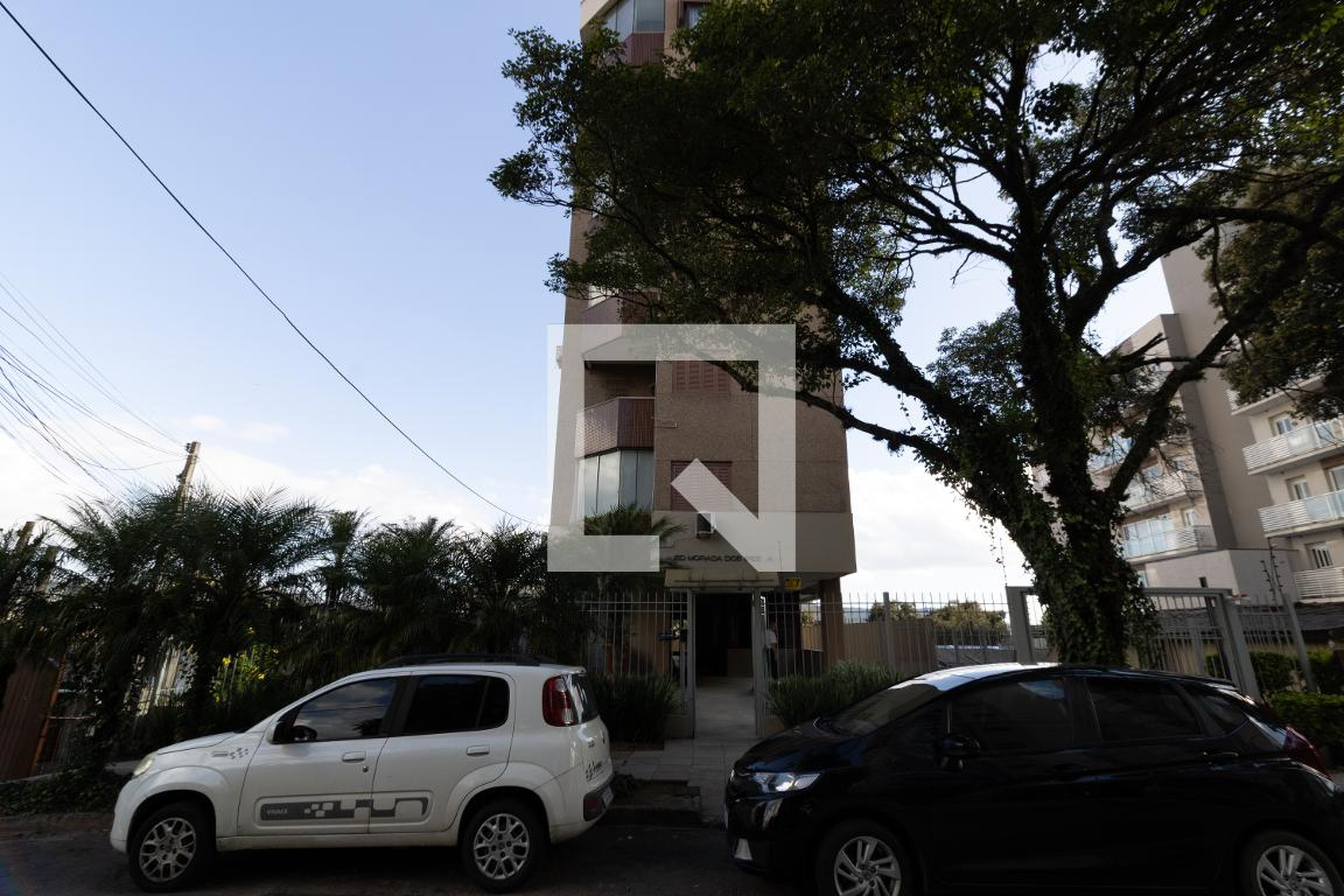 Fachada Condomínio em Rua Professor Freitas Cabral, 305