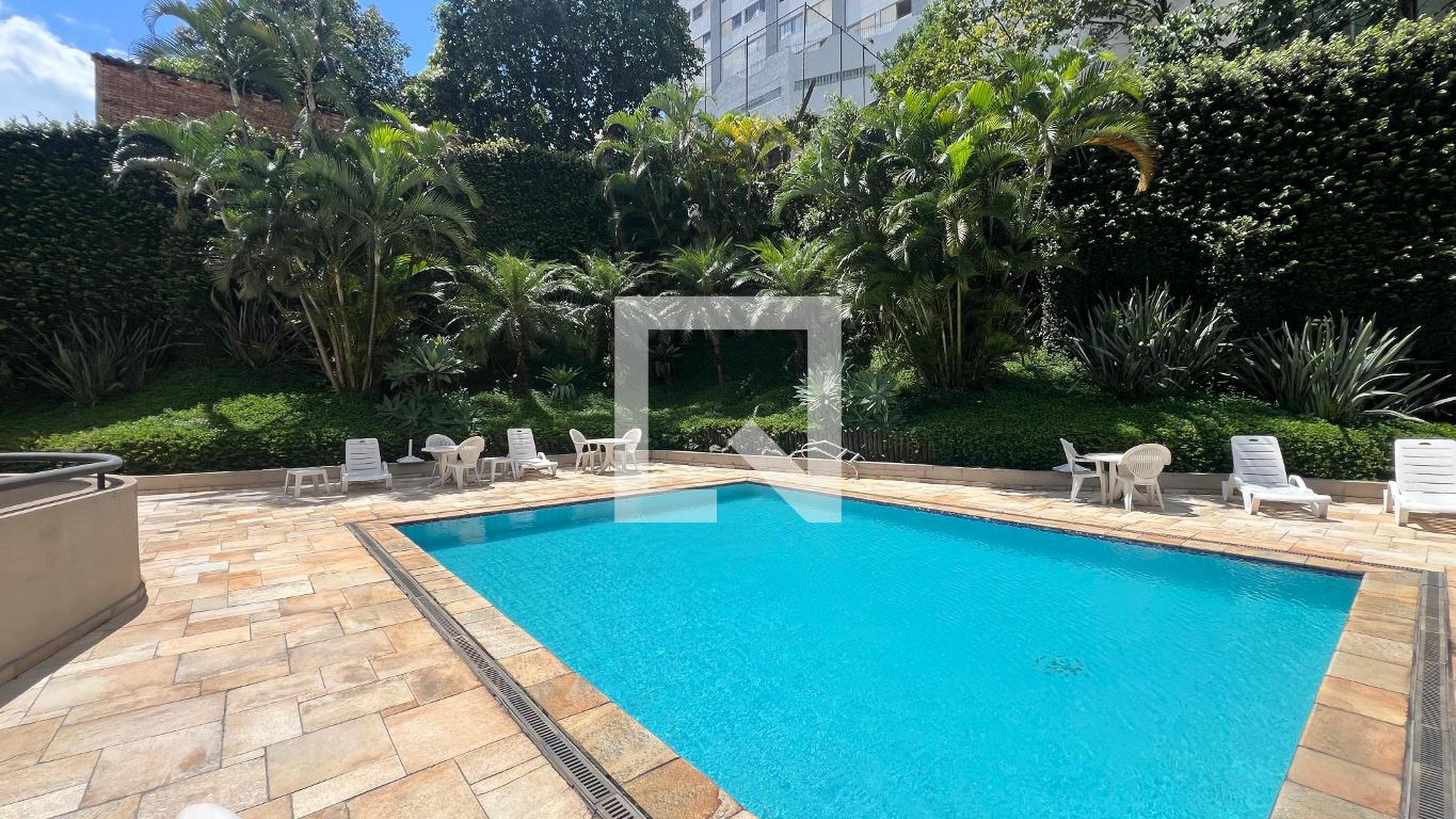 Piscina - Edifício Porta do Sol